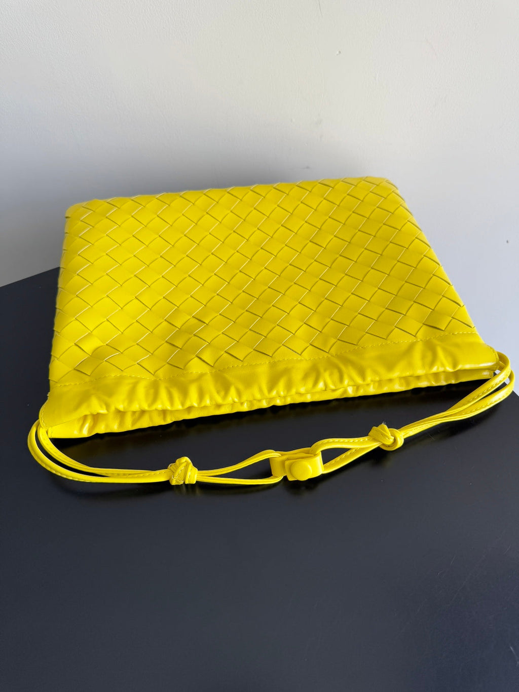 BOTTEGA VENETA 25S DUSTBAG MEDIUM 32 IN LEMON YELLOW CALFSKIN