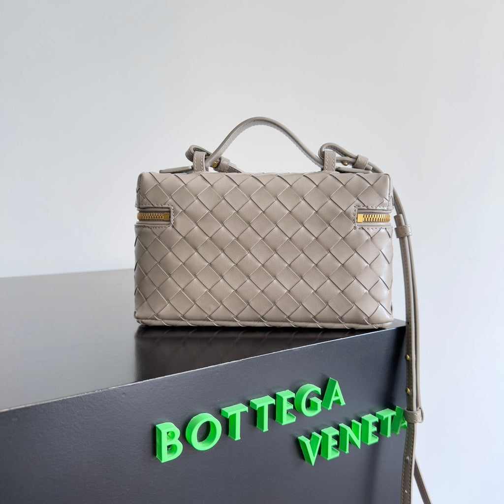 BOTTEGA VENETA 25S BANG BANG 22 IN WARM GRAY INTRECCIATO CALFSKIN GOLD HARDWARE