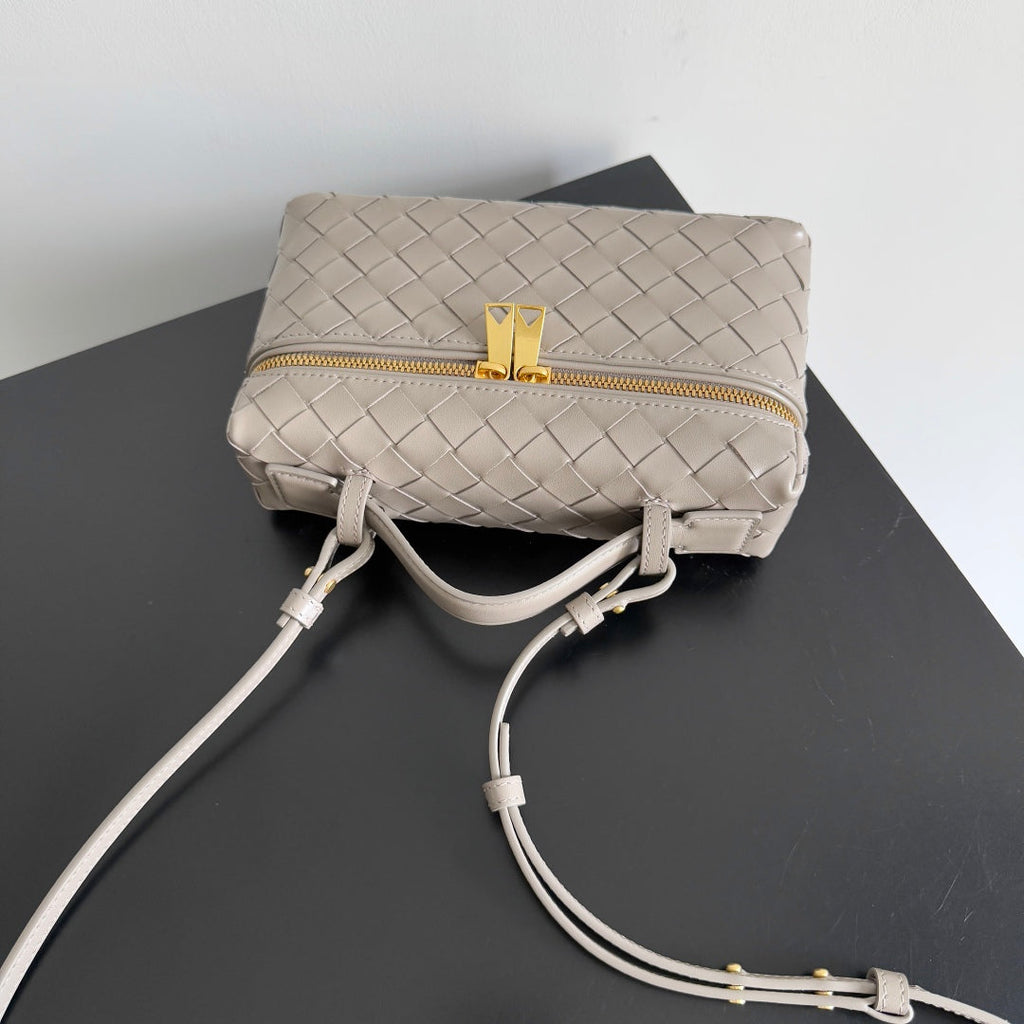 BOTTEGA VENETA 25S BANG BANG 22 IN WARM GRAY INTRECCIATO CALFSKIN GOLD HARDWARE