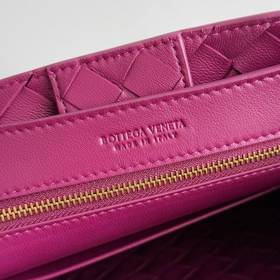 BOTTEGA VENETA 25S ANDIAMO 25 IN RASPBERRY PINK CALFSKIN