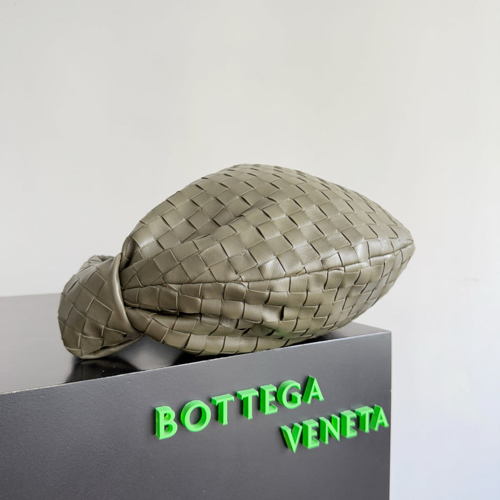 BOTTEGA VENETA 25S SMALL JODIE 48 IN ARMY GREEN CALFSKIN GOLD HARDWARE