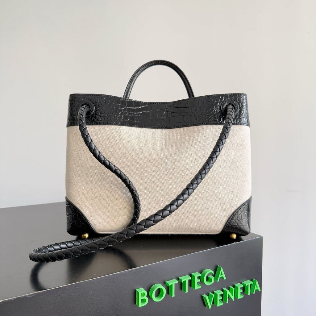 BOTTEGA VENETA 25S MEDIUM ANDIAMO 32 IN IVORY BLACK CALFSKIN AND CANVAS