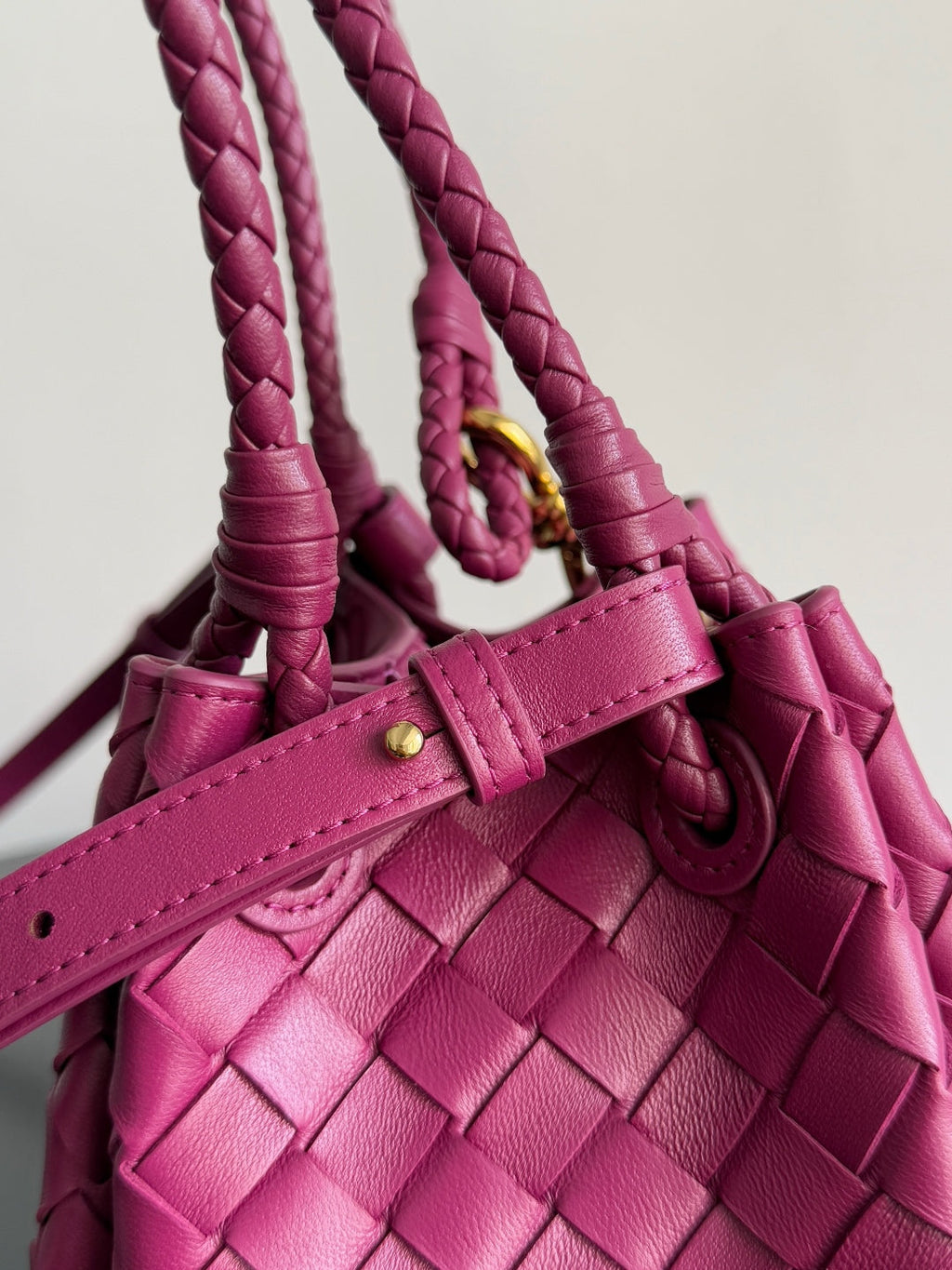 BOTTEGA VENETA 25S SMALL PARACHUTE 21 IN RASPBERRY PINK CALFSKIN GOLD HARDWARE