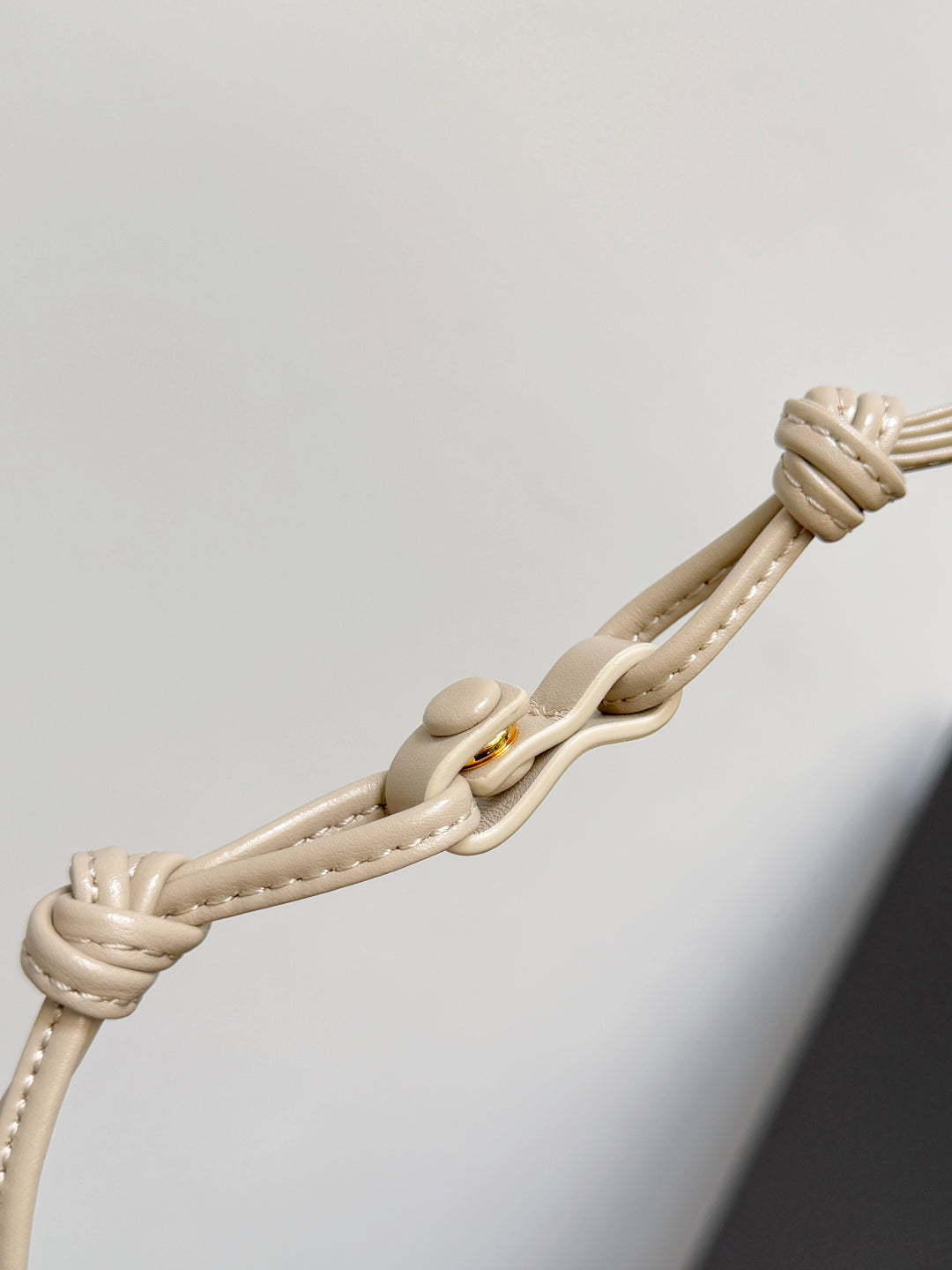 BOTTEGA VENETA 25S DUSTBAG NOTTE 33 IN WARM BEIGE CALFSKIN GOLD HARDWARE