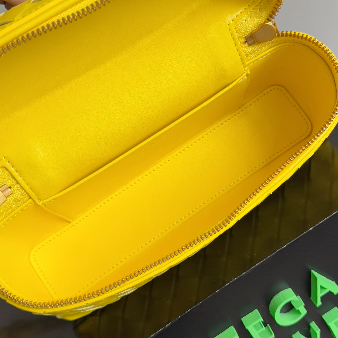 BOTTEGA VENETA 25S BANG BANG 22 IN LEMON YELLOW INTRECCIATO CALFSKIN GOLD HARDWARE