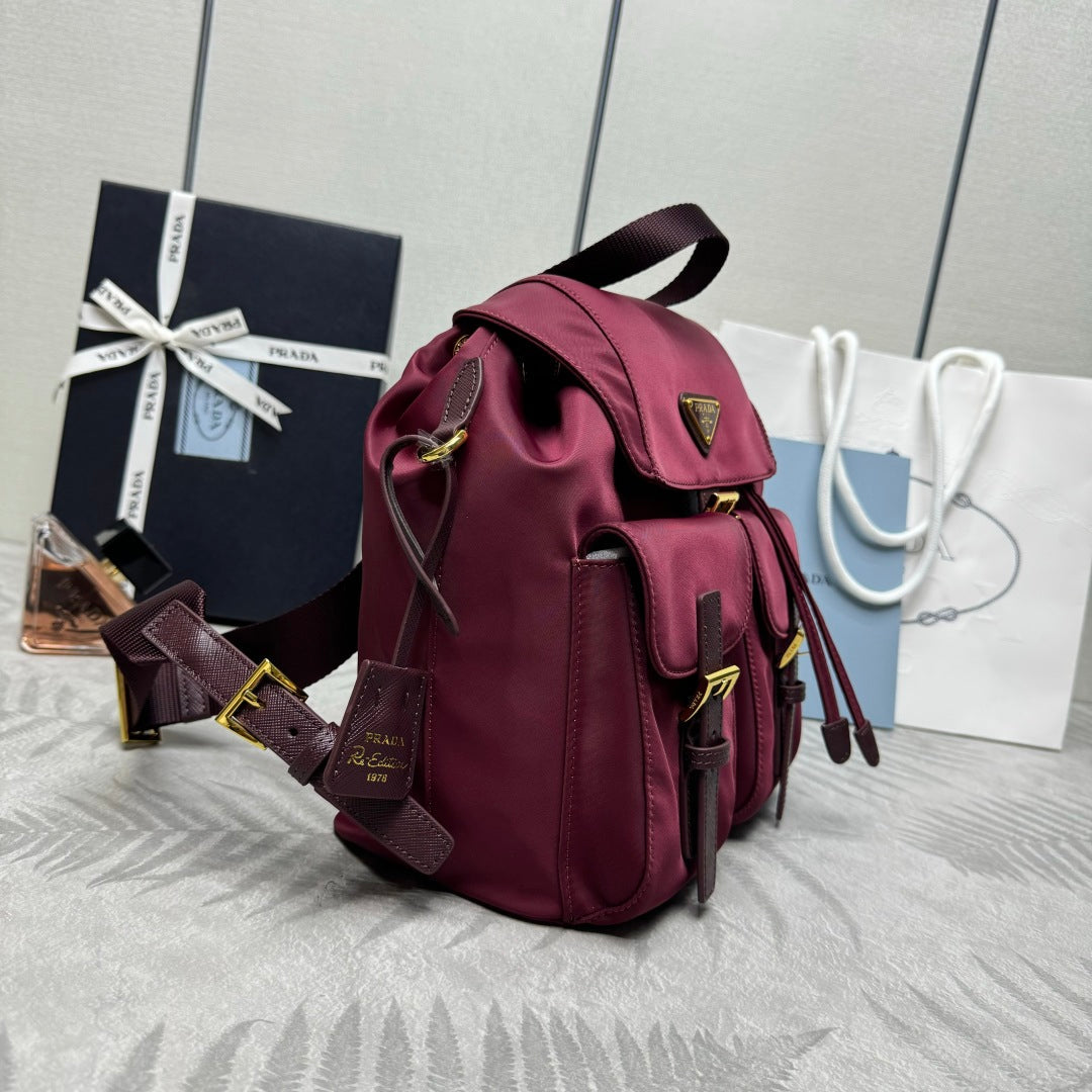 PRADA 25S RE-EDITION 1978 SMALL BACKPACK 28 IN BURGUNDY RE-NYLON