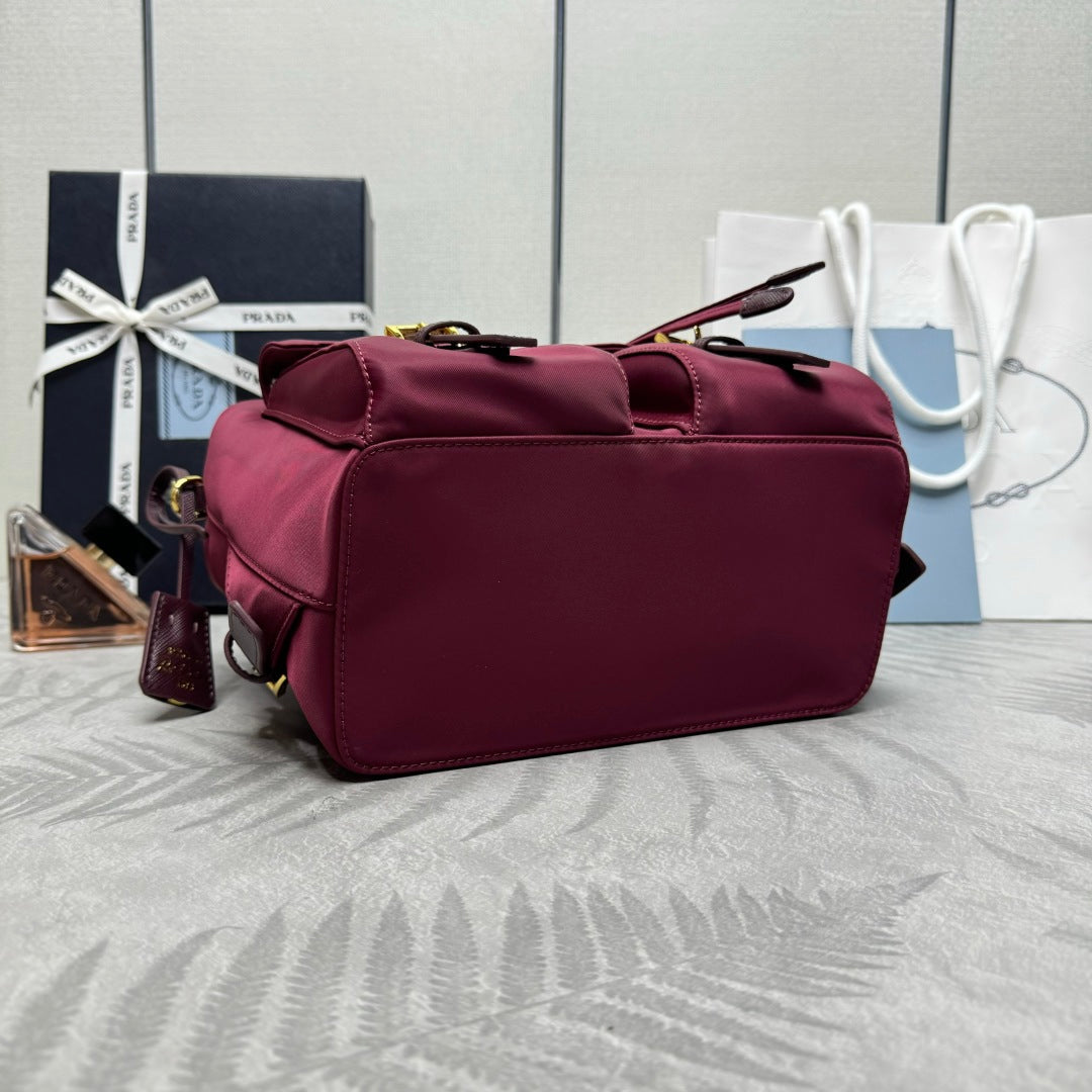 PRADA 25S RE-EDITION 1978 SMALL BACKPACK 28 IN BURGUNDY RE-NYLON