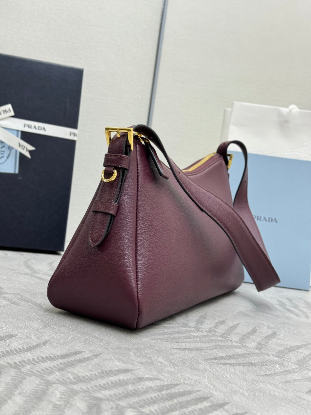 PRADA 25S AIMEE MEDIUM SHOULDER BAG 31 IN BURGUNDY CALFSKIN
