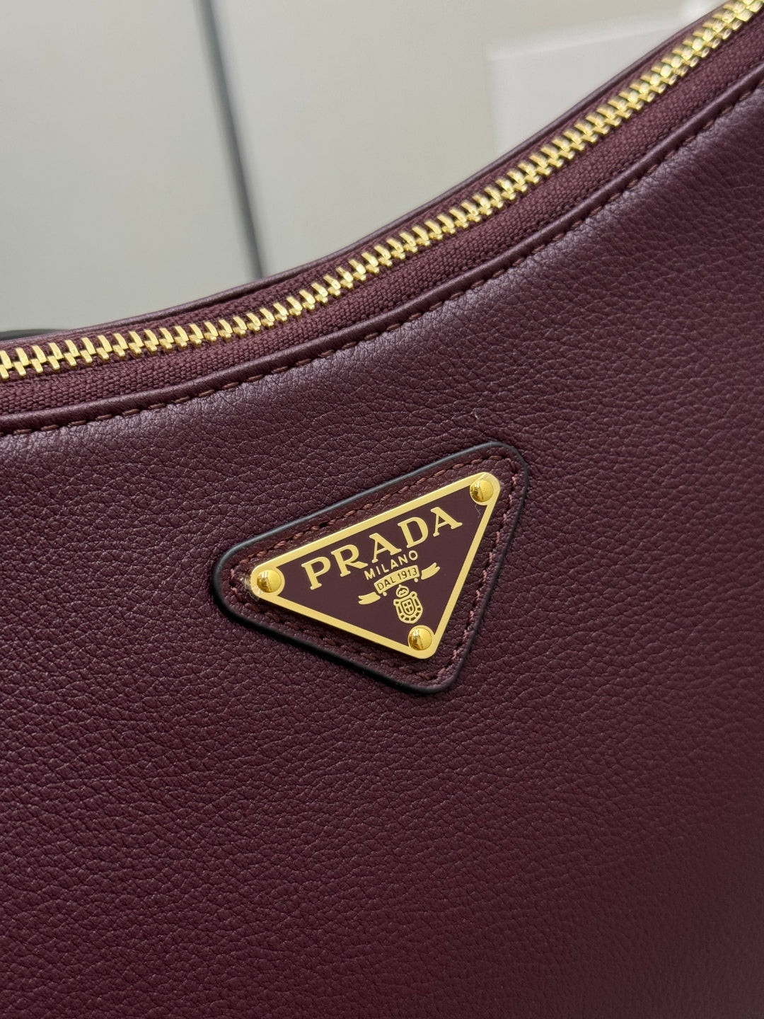 PRADA 25S AIMEE MEDIUM SHOULDER BAG 31 IN BURGUNDY CALFSKIN