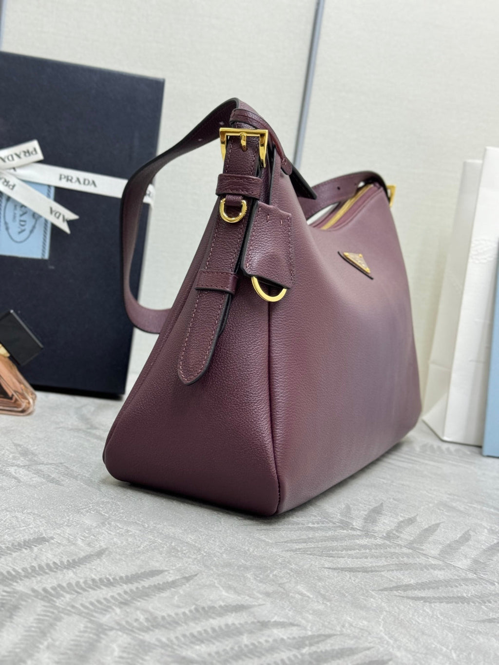 PRADA 25S AIMEE MEDIUM SHOULDER BAG 39 IN BURGUNDY CALFSKIN