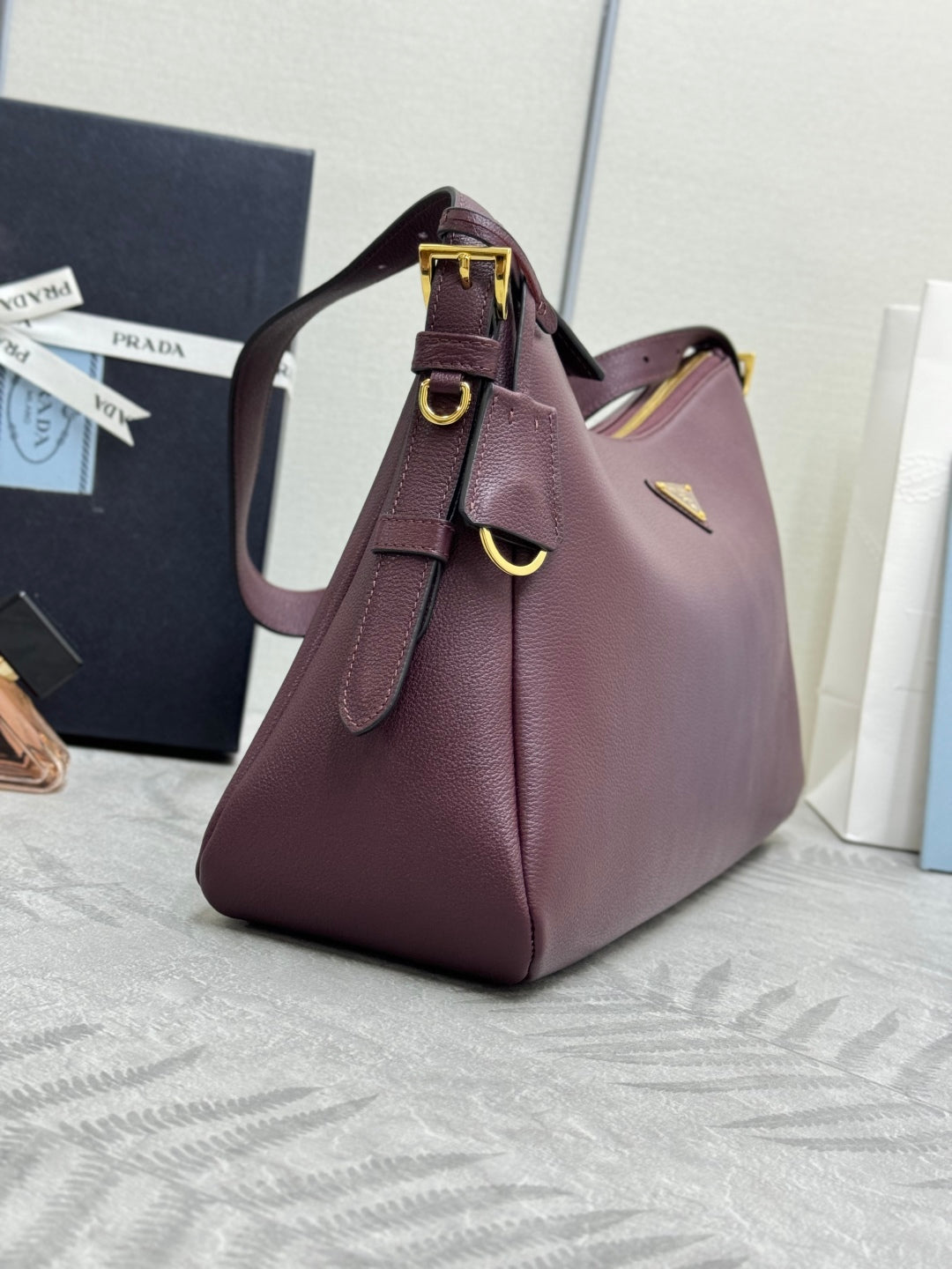 PRADA 25S AIMEE MEDIUM SHOULDER BAG 39 IN BURGUNDY CALFSKIN