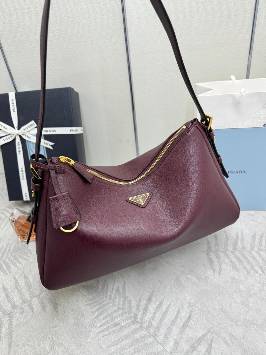 PRADA 25S AIMEE MEDIUM SHOULDER BAG 39 IN BURGUNDY CALFSKIN