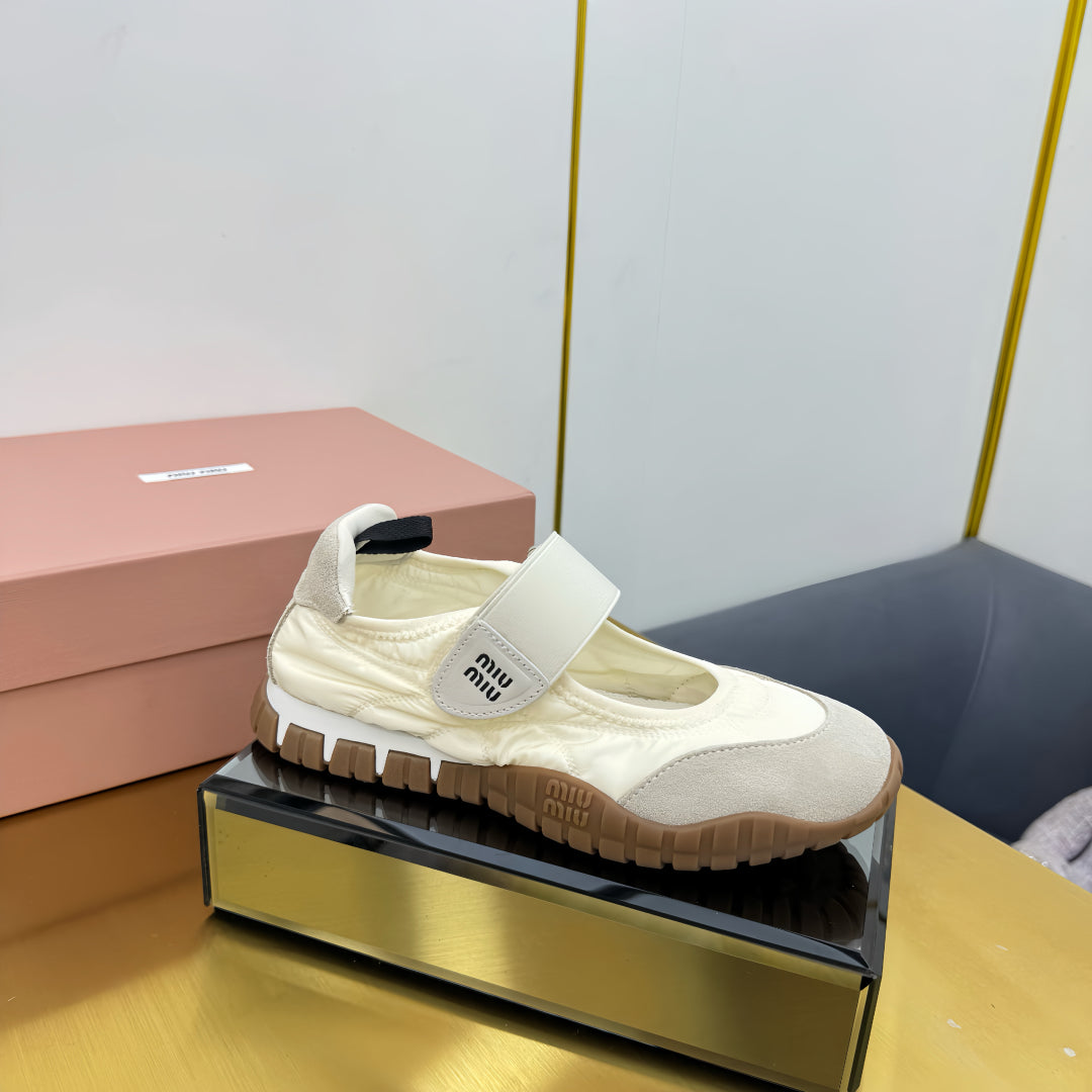 BALLERINAS SHOES IN OFF WHITE TYRE TECHNICAL FABRIC AND GREY SUEDE