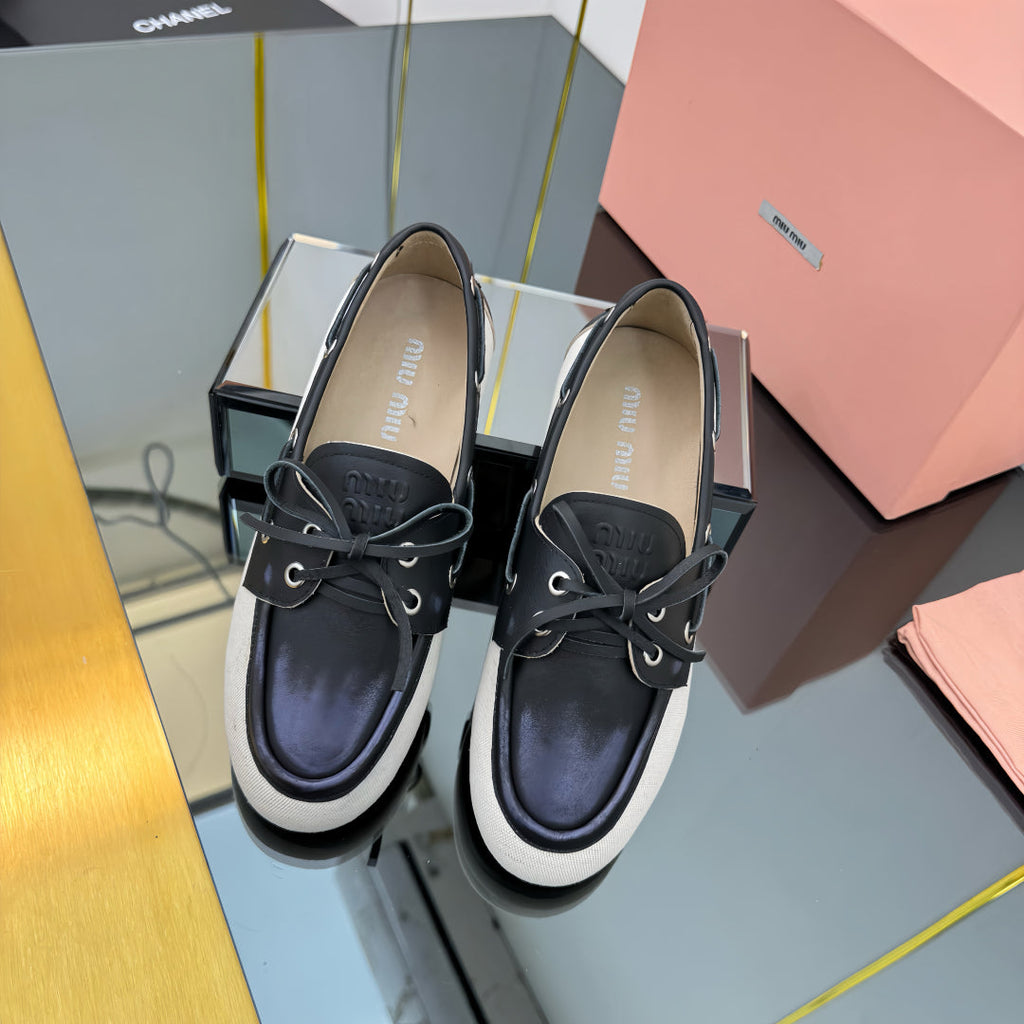 BOAT SHOES IN BLACK CALFSKIN AND WHITE CANVAS