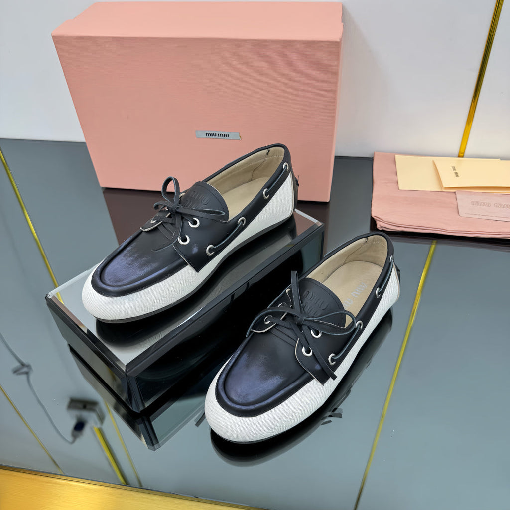BOAT SHOES IN BLACK CALFSKIN AND WHITE CANVAS