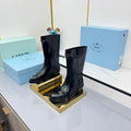 PRADA 25S POINTED TOE HIGH BOOTS 50MM IN BLACK GLOSSY CALFSKIN WITH LOGO