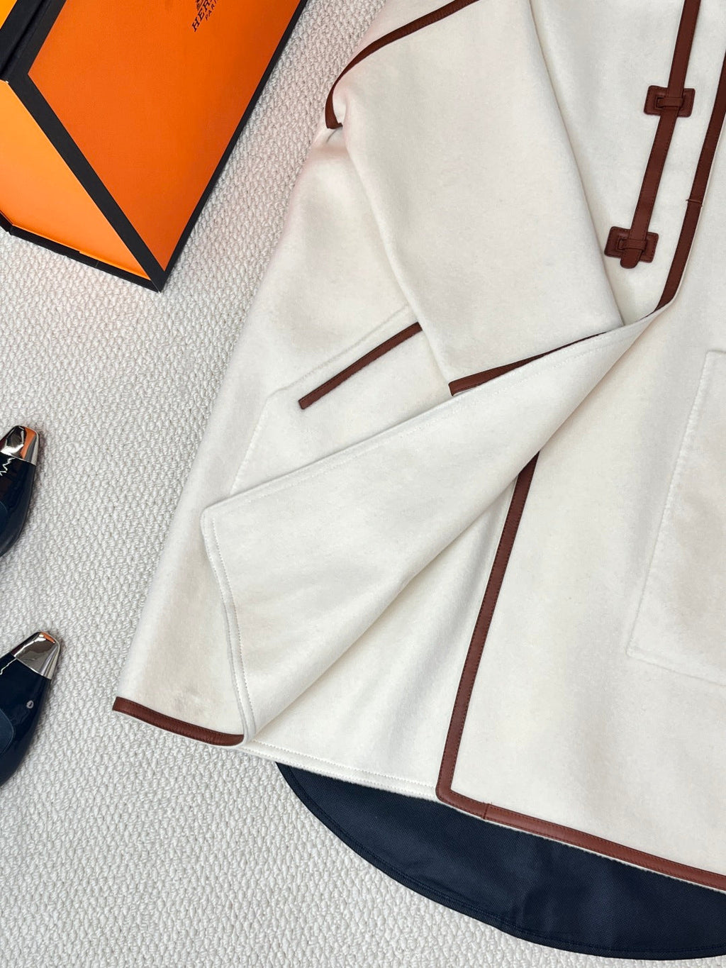 HERMES 25S CASHMERE COAT WITH LEATHER BUTTONS 204