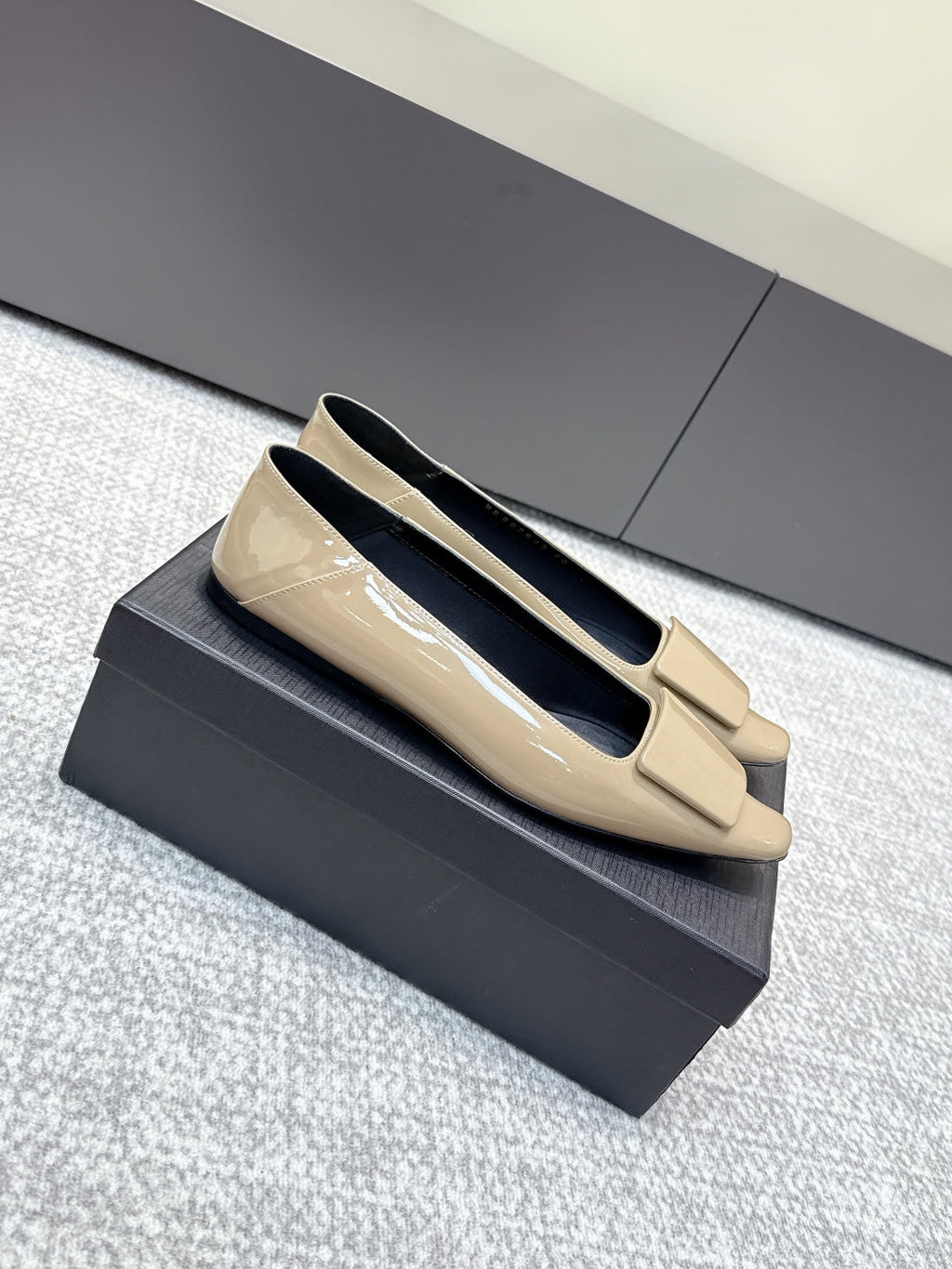 YSL 25S FLAT SHOES IN DARK BEIGE LAMBSKIN