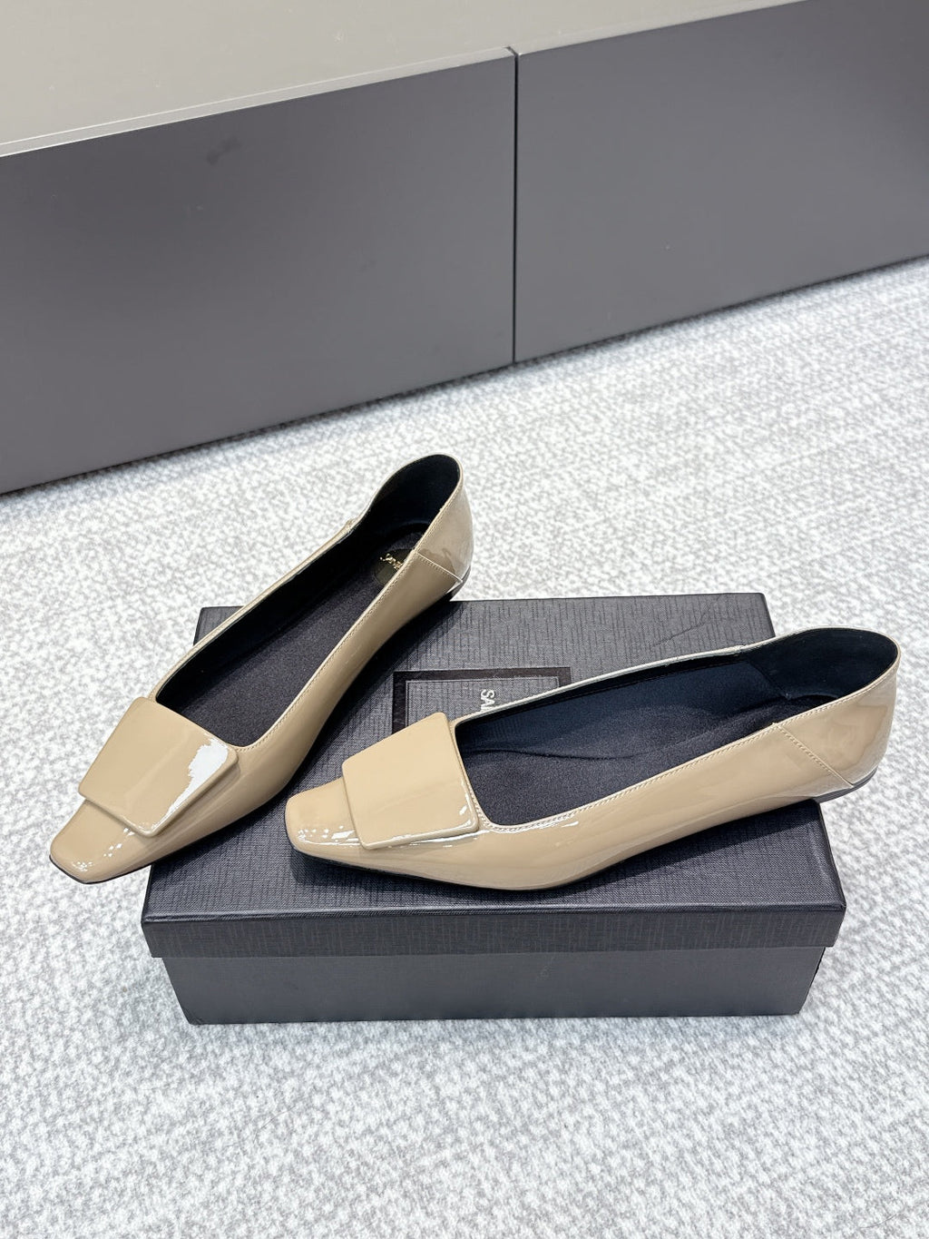 YSL 25S FLAT SHOES IN DARK BEIGE LAMBSKIN