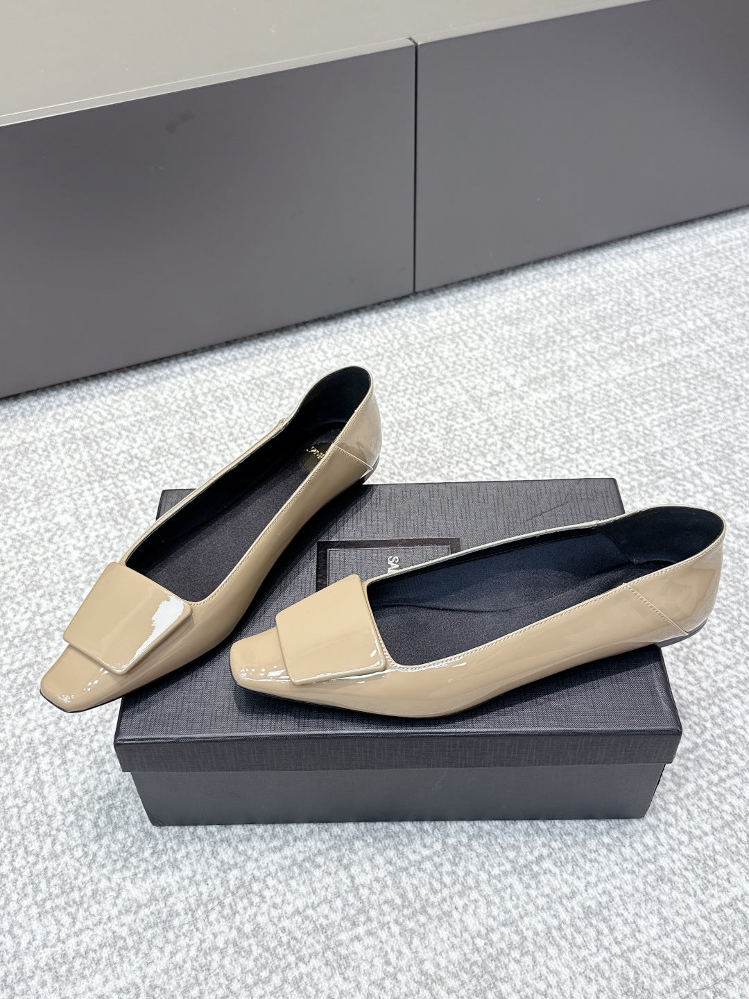 YSL 25S FLAT SHOES IN DARK BEIGE LAMBSKIN
