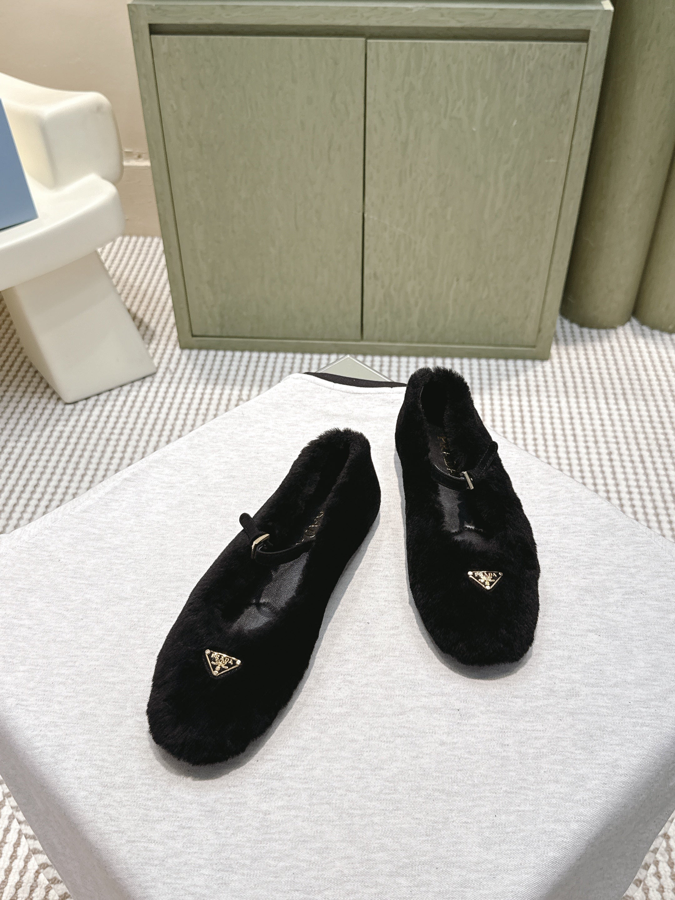 PRADA 25S MARY JANE BALLET FLATS IN BLACK FUR