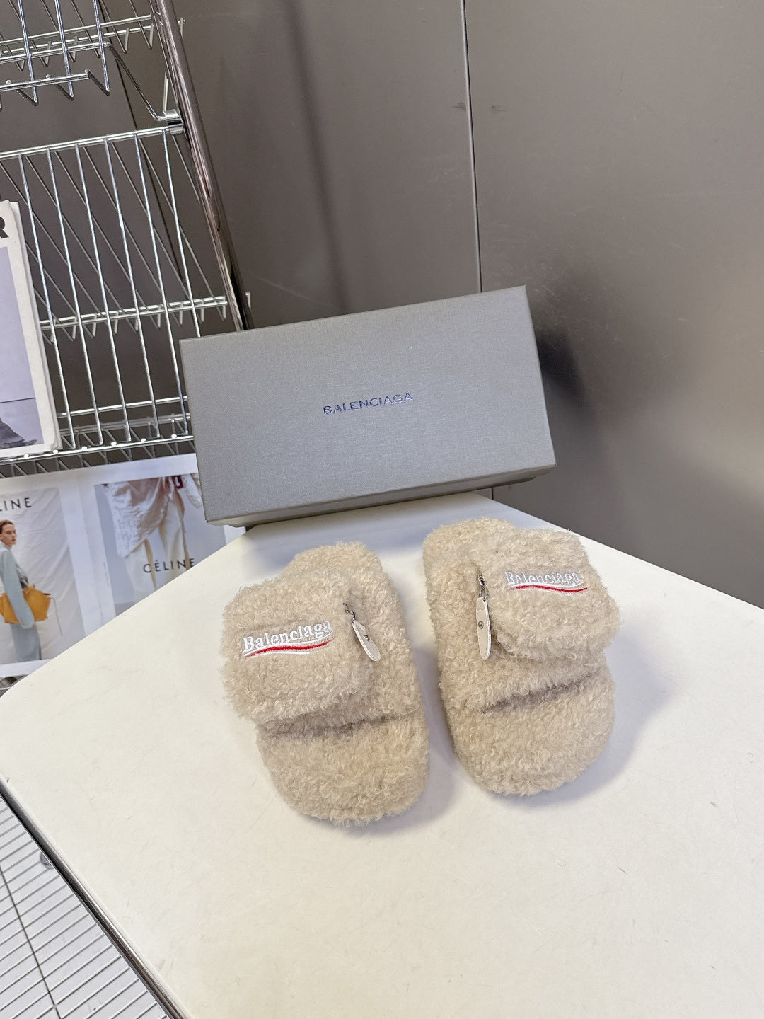 BALENCIAGA 25S SLIPPERS IN BEIGE FAUX SHEARLING