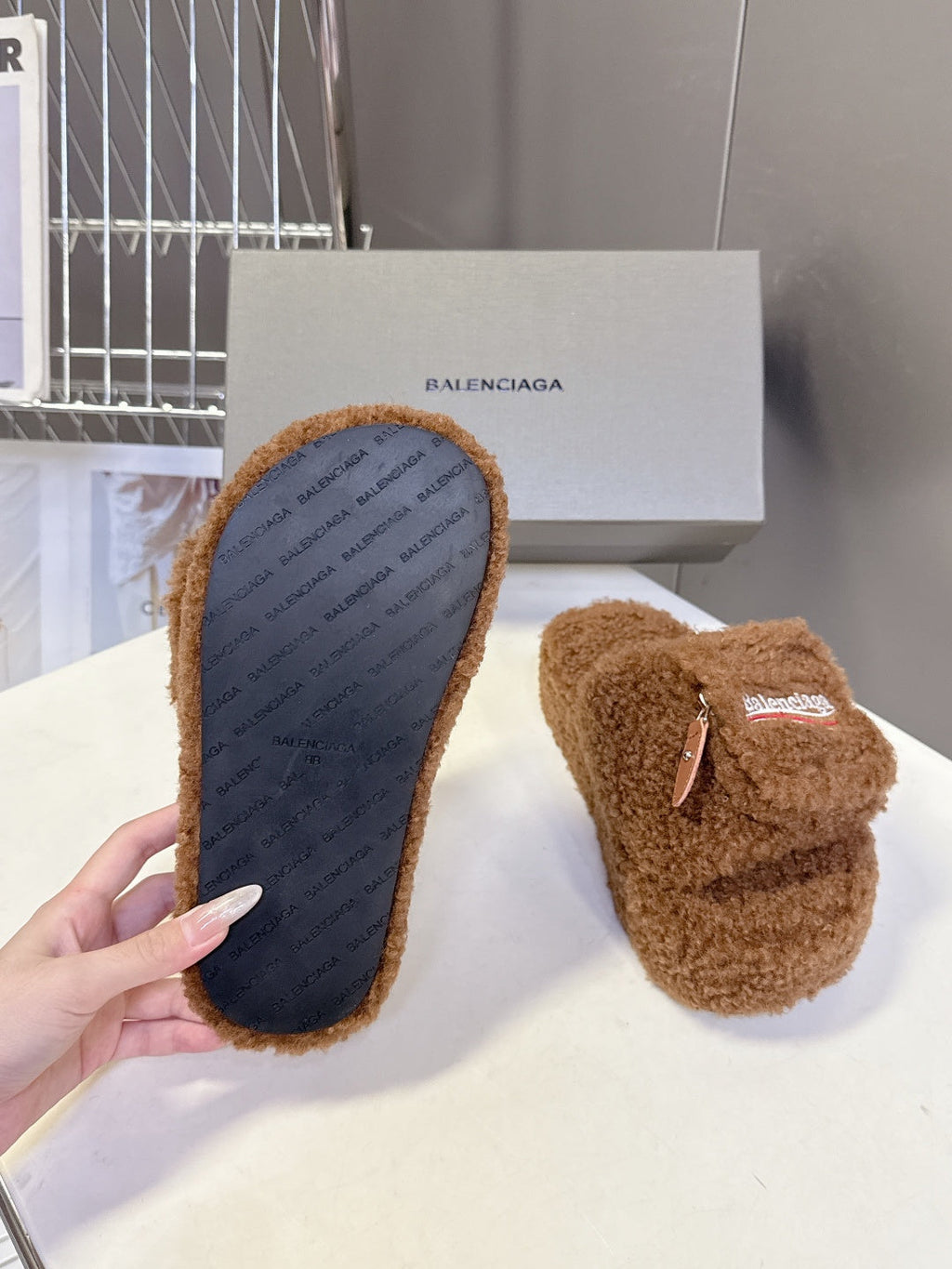 BALENCIAGA 25S SLIPPERS IN BROWN  FAUX SHEARLING