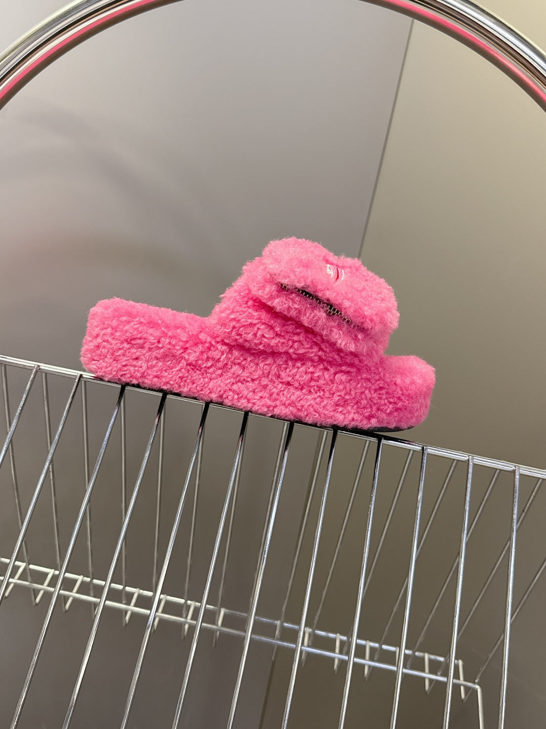 BALENCIAGA 25S SLIPPERS IN PINK FAUX SHEARLING