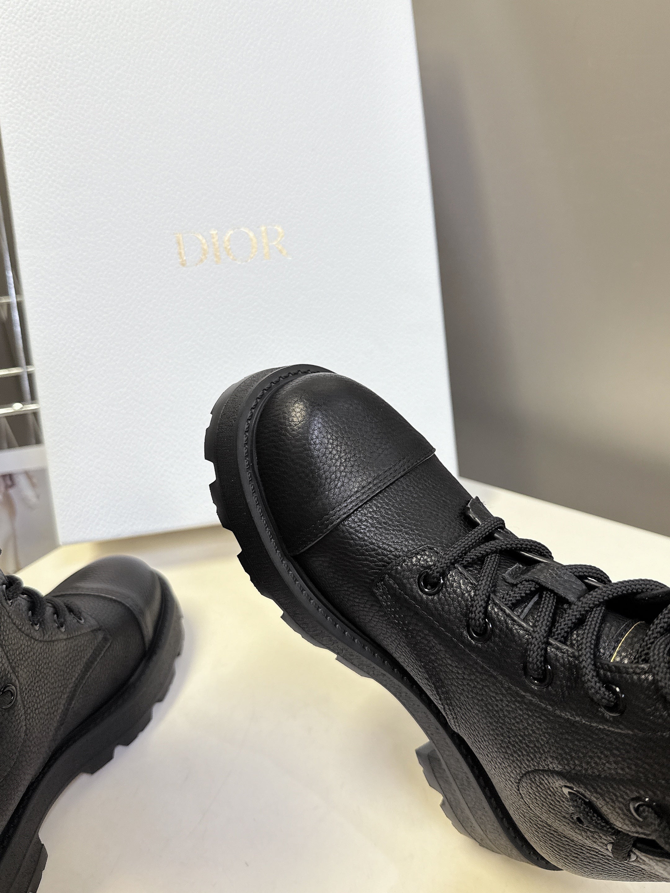 DIOR 25S D-ROAD BOOT IN BLACK GRAINED CALFSKIN