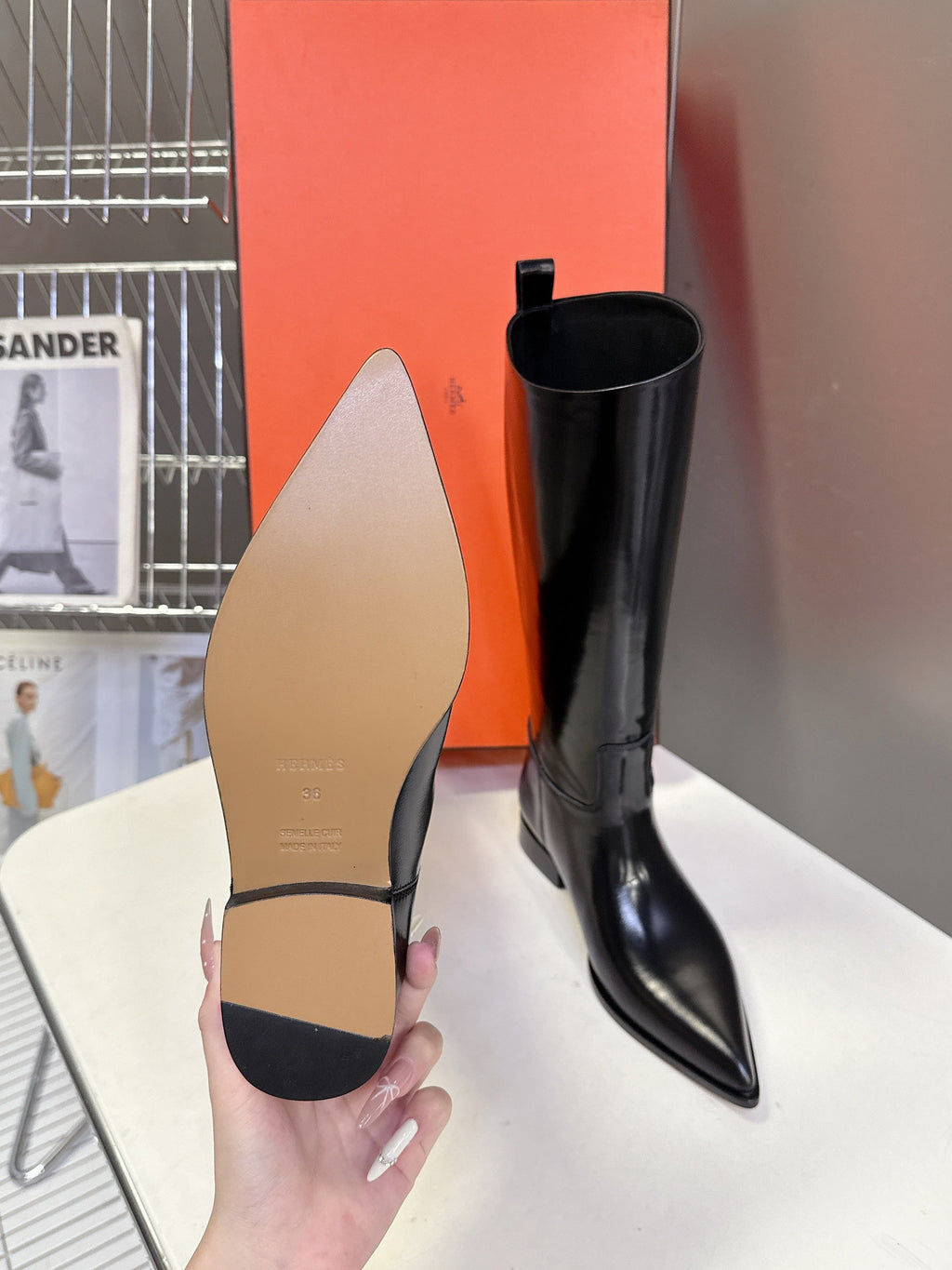 HM 25S POINTED-TOE KNEE-HIGH BOOTS IN BLACK GLOSSY LAMBSKIN