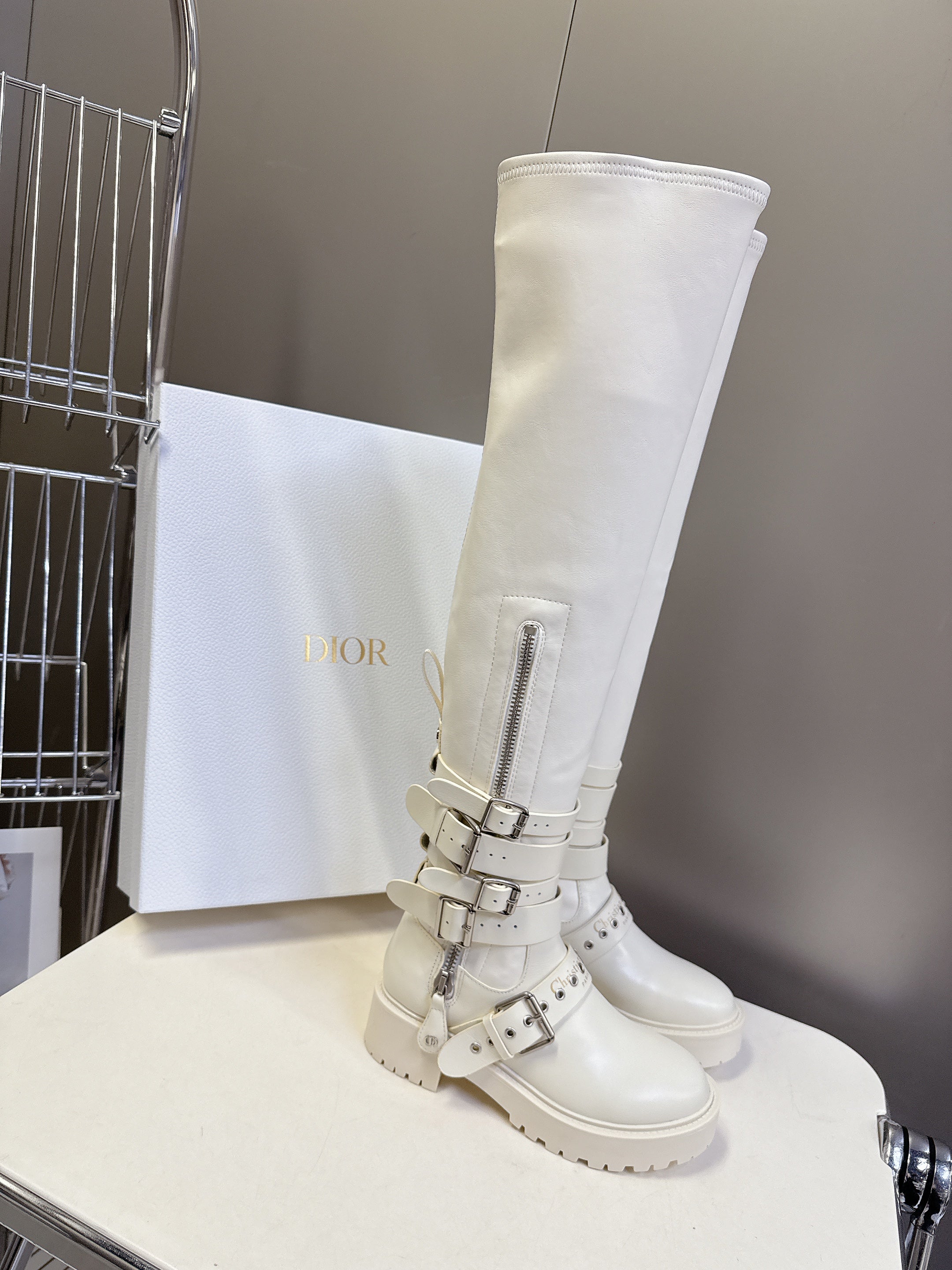 DIOR D-FIGHT BOOT 25S IN WHITE CALFSKIN WITH SILVER HARDWARE
