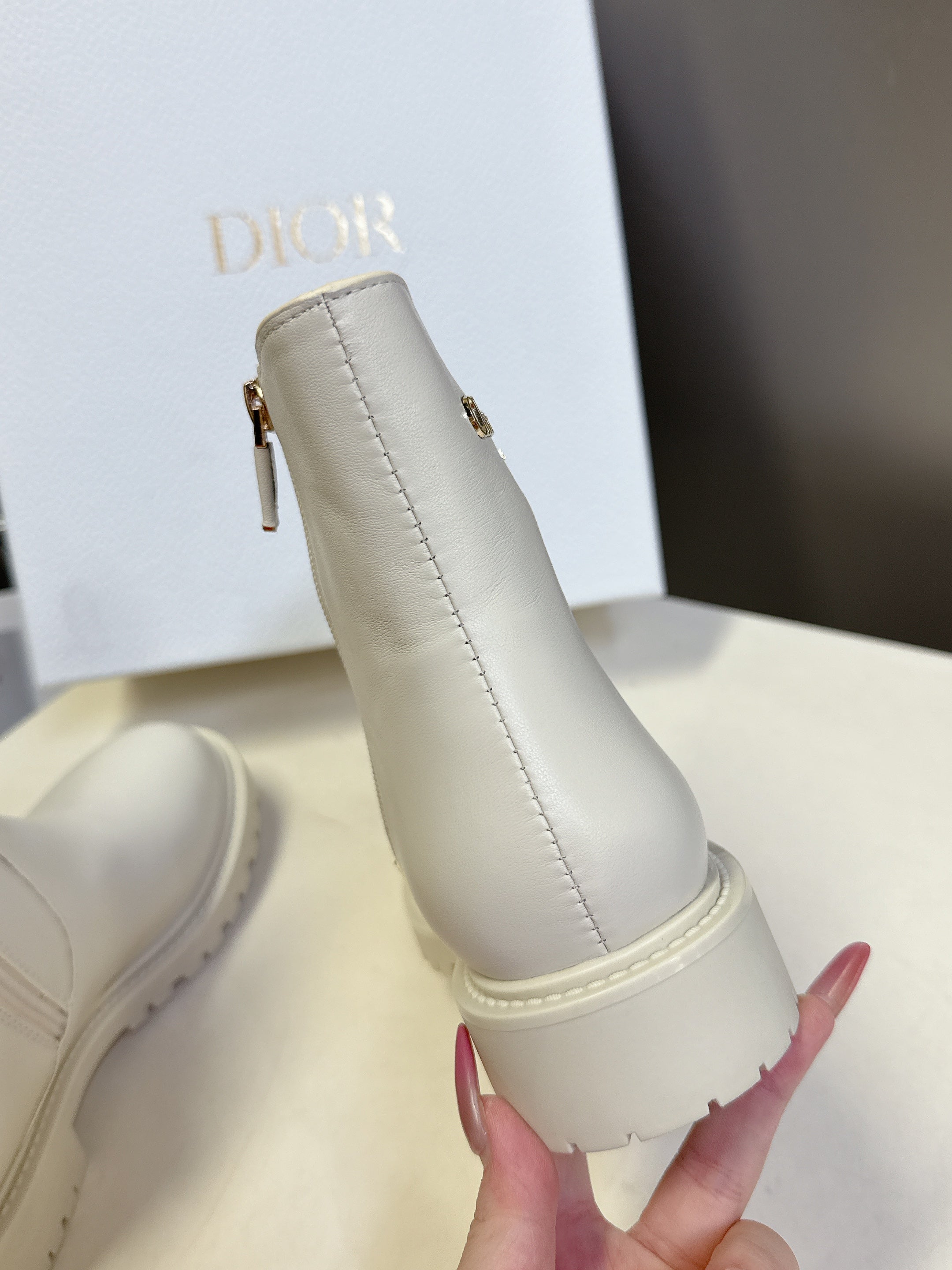 DIOR 25S D-MAJOR ANKLE BOOTS IN WHITE LAMBSKIN WITH GOLD HARDWARE