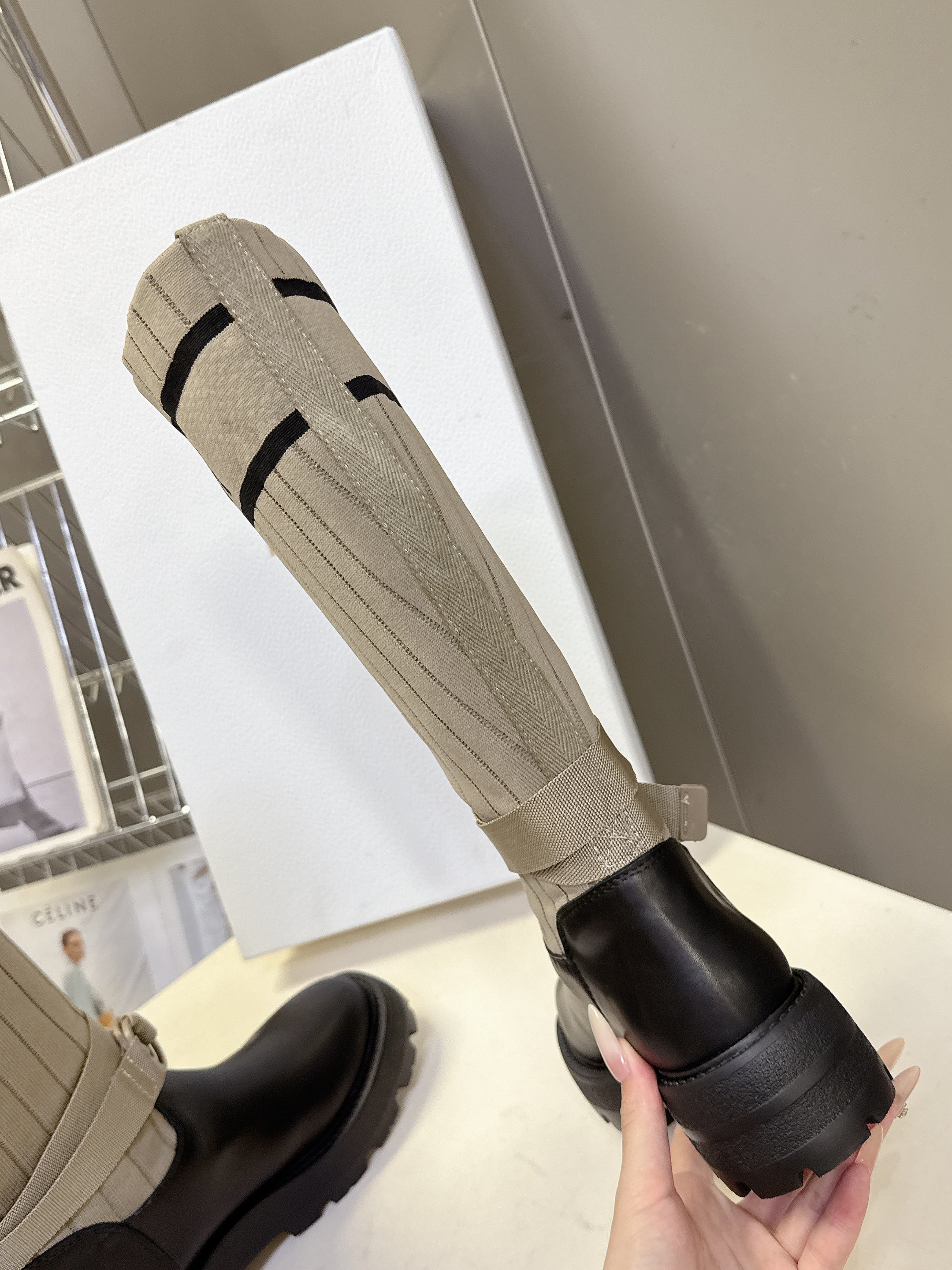 DIOR 25S D-MAJOR ANKLE BOOTS IN BLACK CALFSKIN AND BEIGE FABRIC