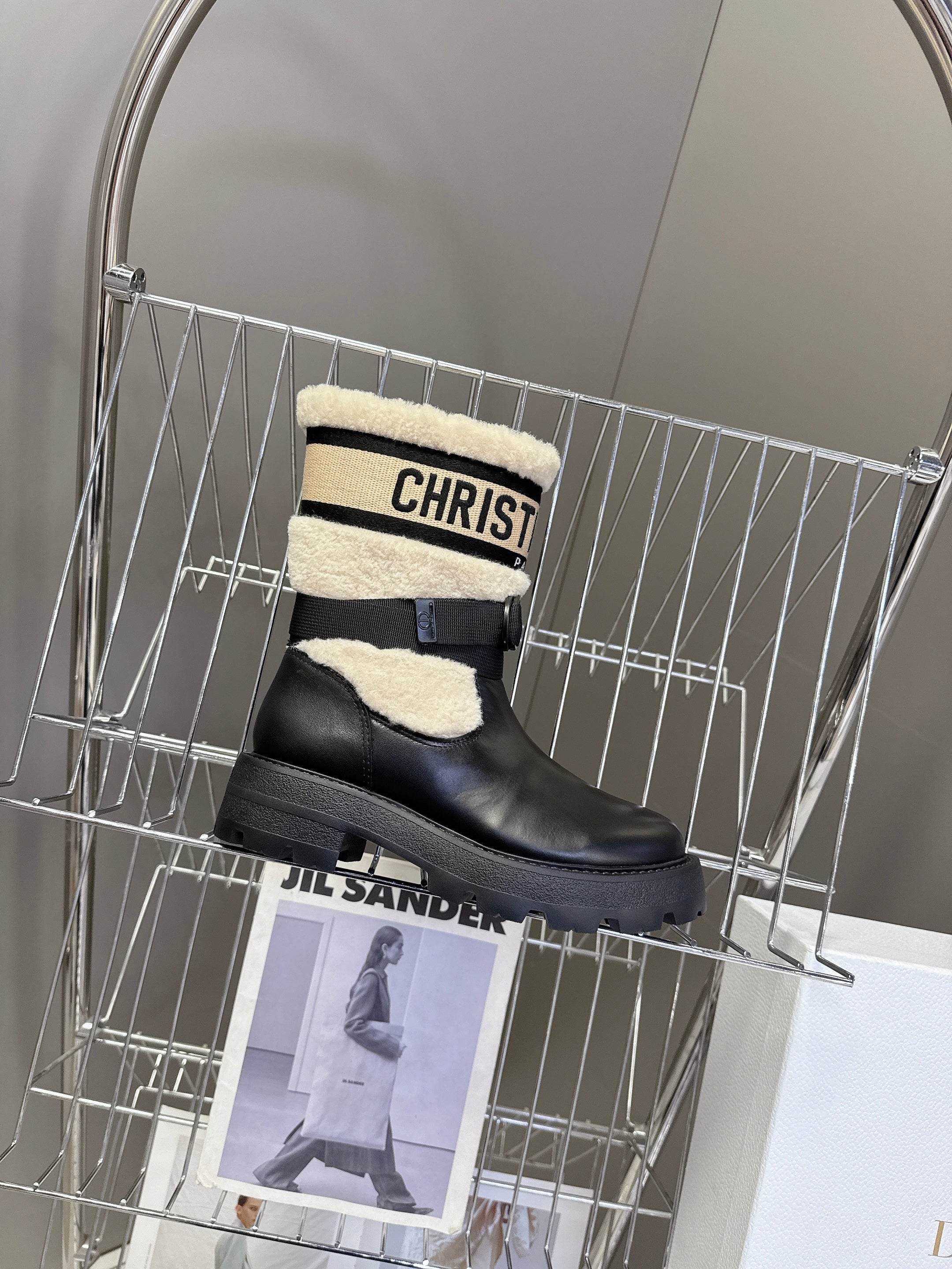 DIOR 25S D-MAJOR ANKLE BOOTS IN BLACK LAMBSKIN AND CREAM WHITE WOOL