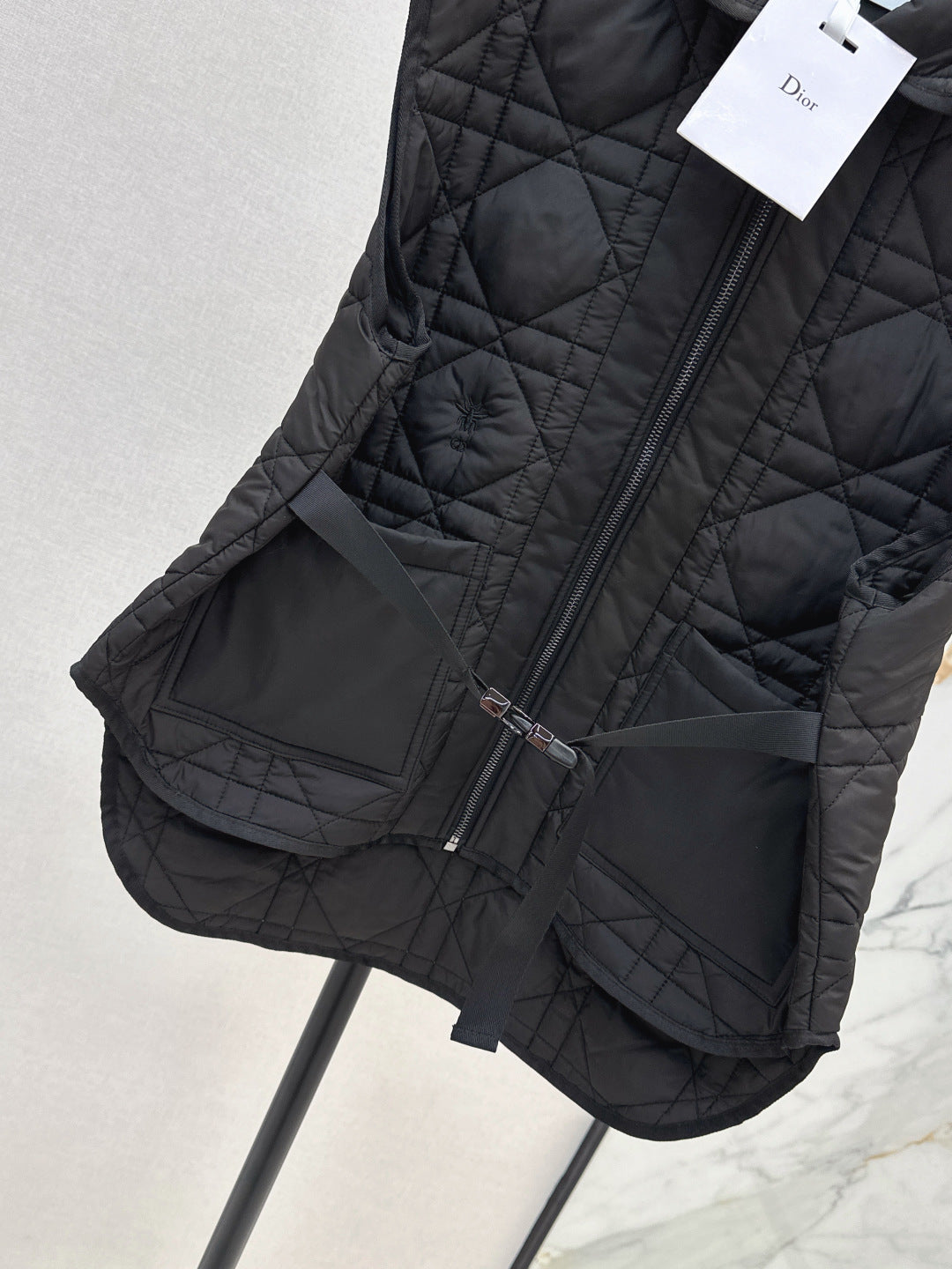 DIOR 25S SLEEVELESS QUILTED VEST 529