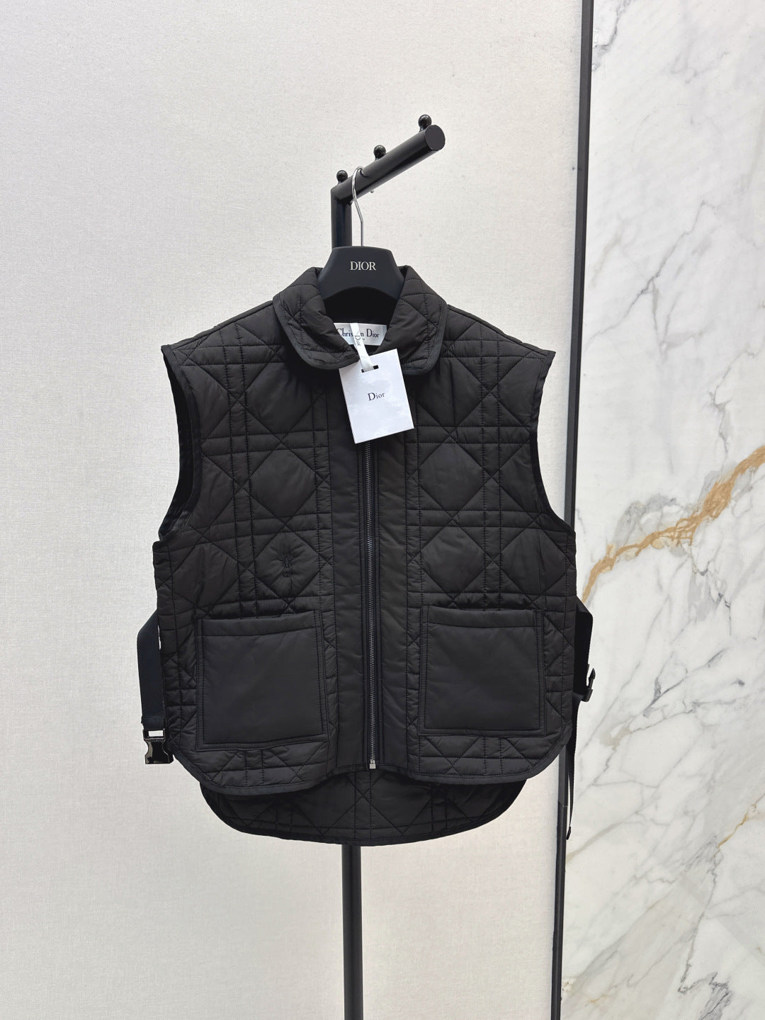 DIOR 25S SLEEVELESS QUILTED VEST 529