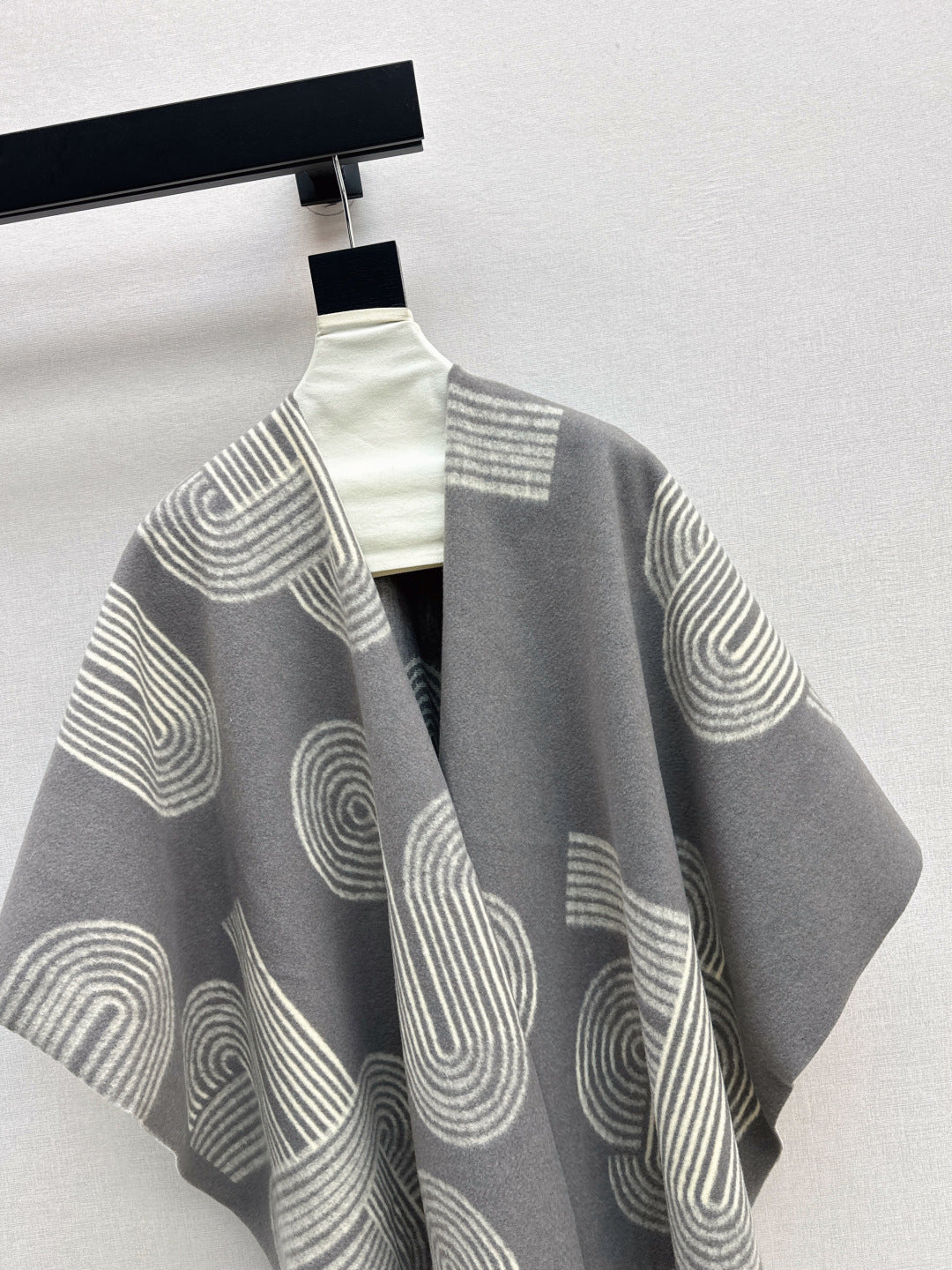 HERMES 25S JACQUARD CAPE COAT 320