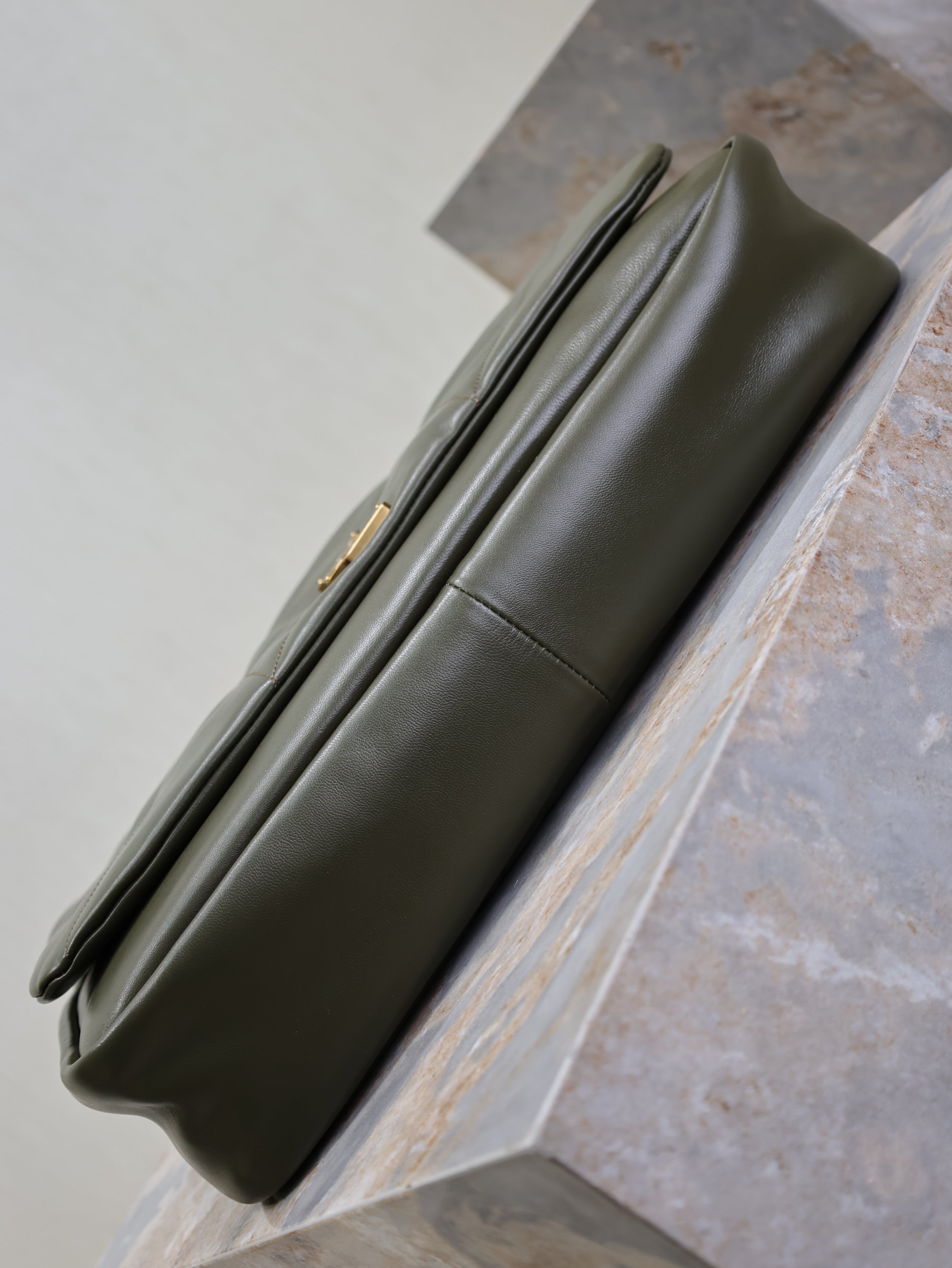 YSL 25S LARGE JAMIE 43 IN LIGHT MUSK LAMBSKIN GOLD HARDWRE