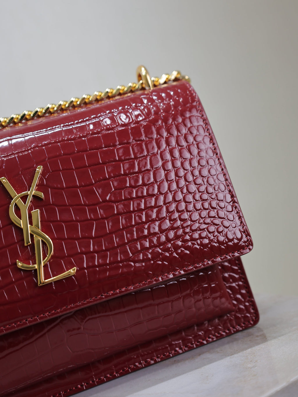 YSL 25S SUNSET MEDIUM 22 IN CRIMSON RED CROCODILE-EMBOSSED CALFSKIN GOLD HARDWARE