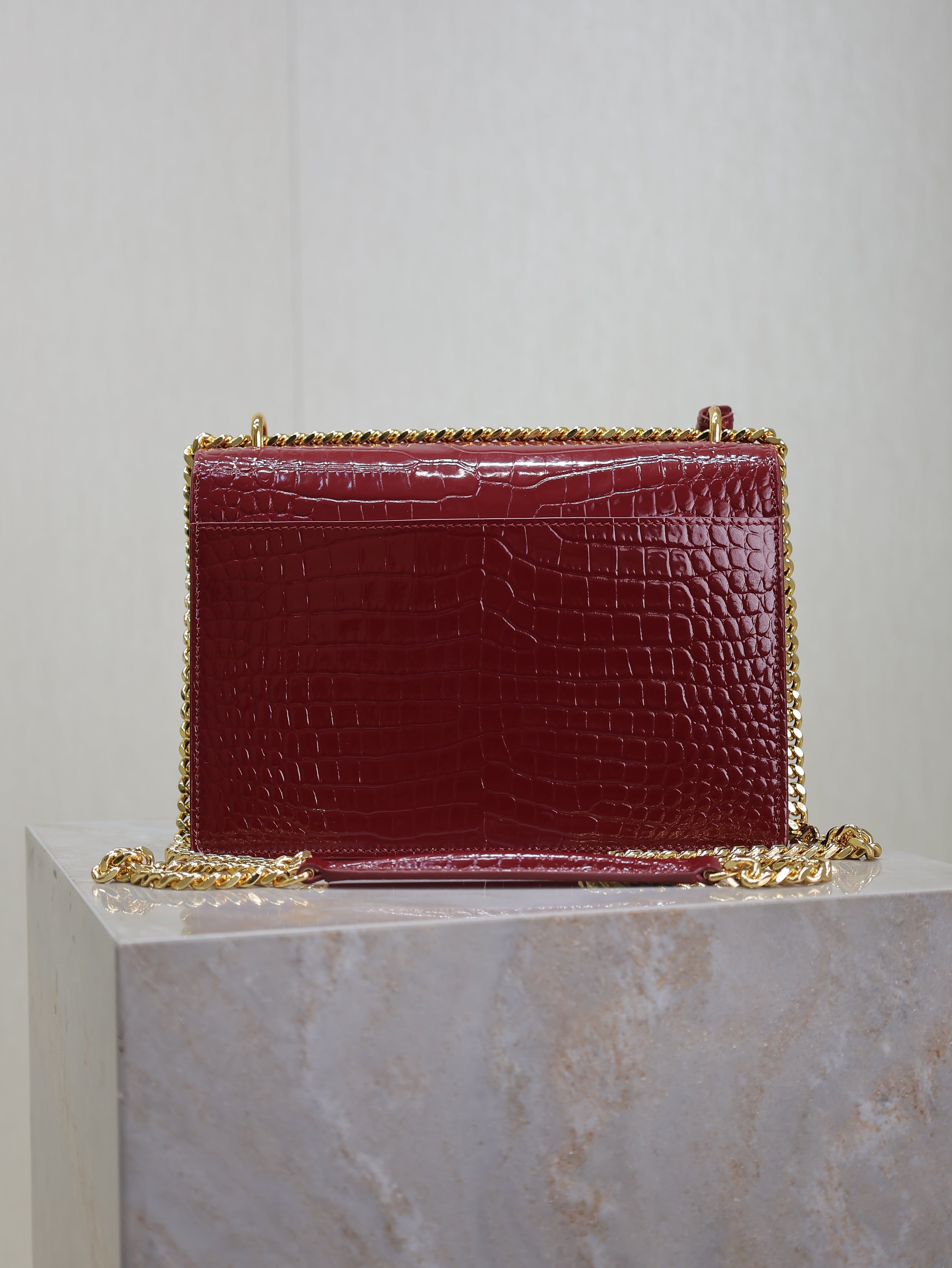 YSL 25S SUNSET MEDIUM 22 IN CRIMSON RED CROCODILE-EMBOSSED CALFSKIN GOLD HARDWARE