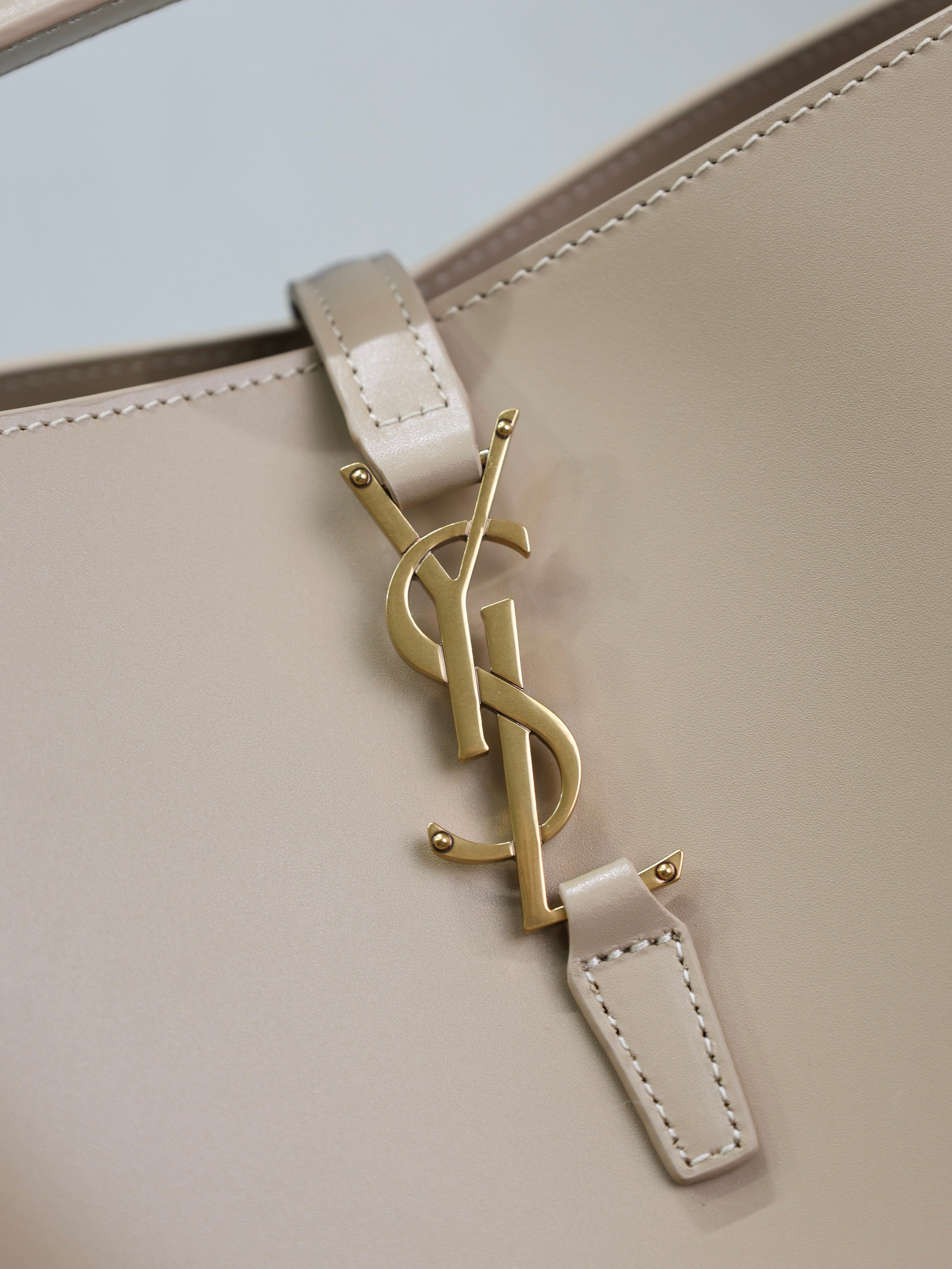 YSL 25S LE 5 À 7 BUCKET 26 IN NUDE CALFSKIN GOLD HARDWARE