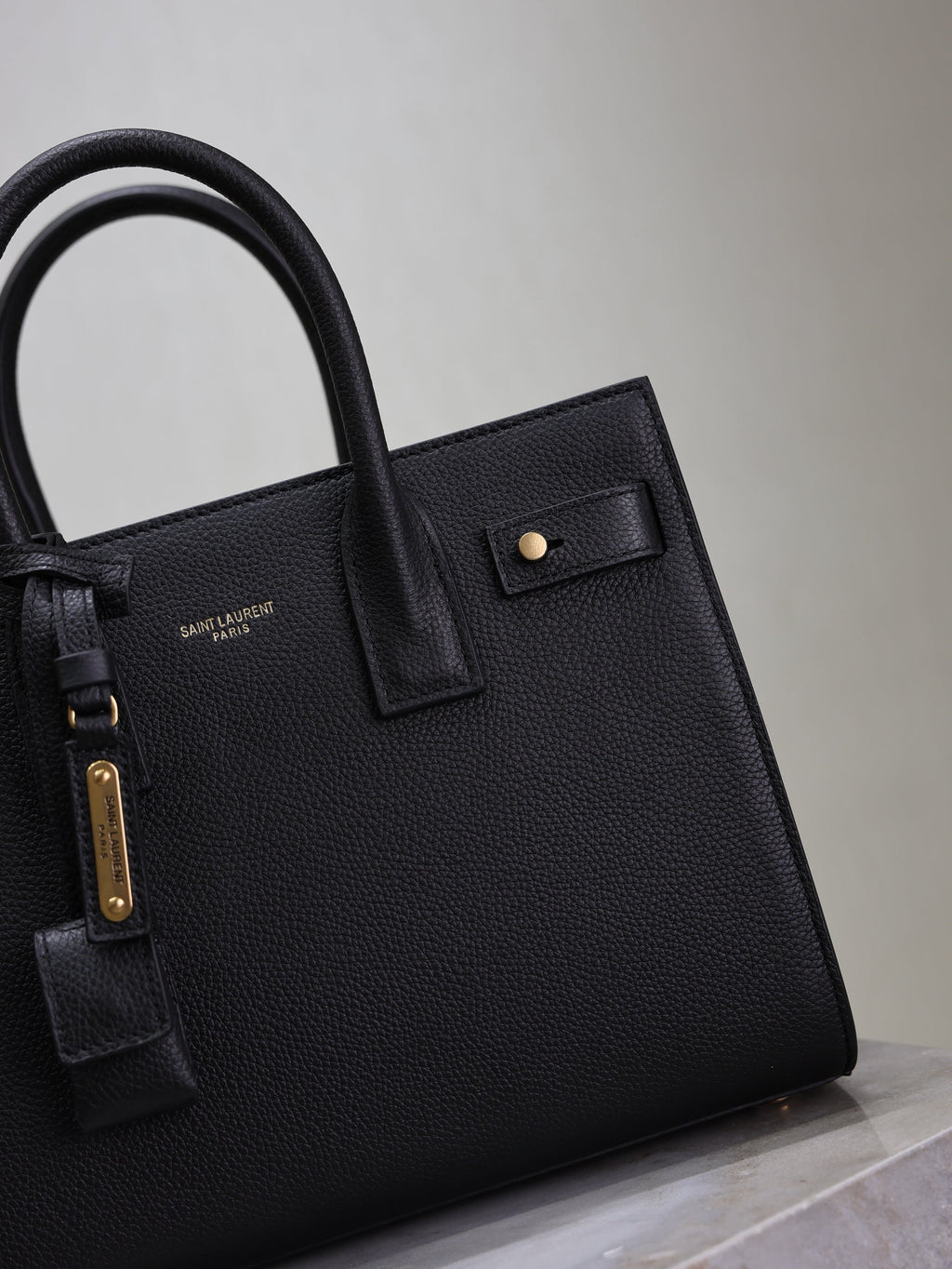 YSL 25S SAC DE JOUR MM 26 IN BLACK SUPPLE GRAINED CALFSKIN GOLD HARDWARE