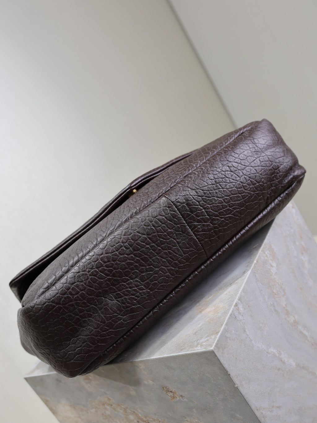 YSL 25S CALYPSO GM 38 IN DARK CHOCOLATE CALFSKIN GOLD HARDWARE