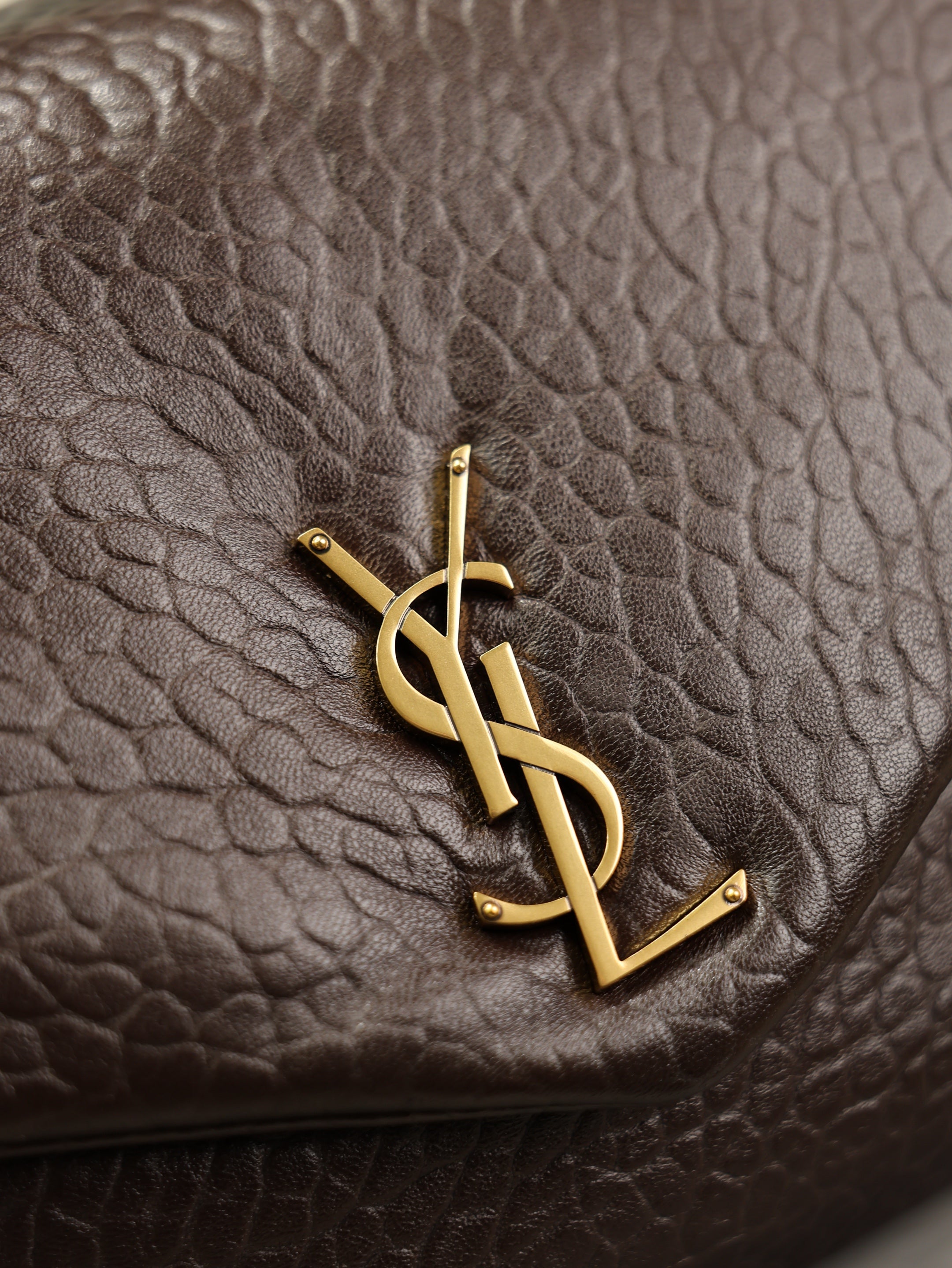 YSL 25S CALYPSO GM 38 IN DARK CHOCOLATE CALFSKIN GOLD HARDWARE