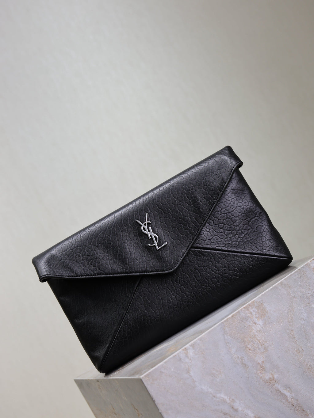 YSL 25S CASSANDRE LARGE ENVELOPE POUCH 29 IN BLACK CALFSKIN GRAY HARDWARE