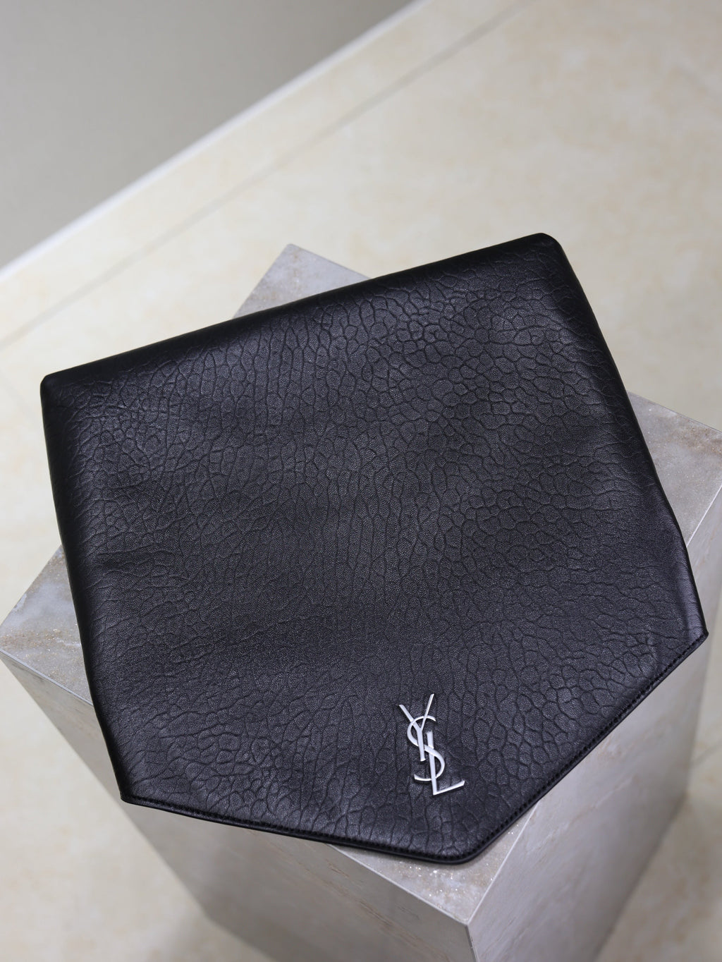 YSL 25S CASSANDRE LARGE ENVELOPE POUCH 29 IN BLACK CALFSKIN GRAY HARDWARE