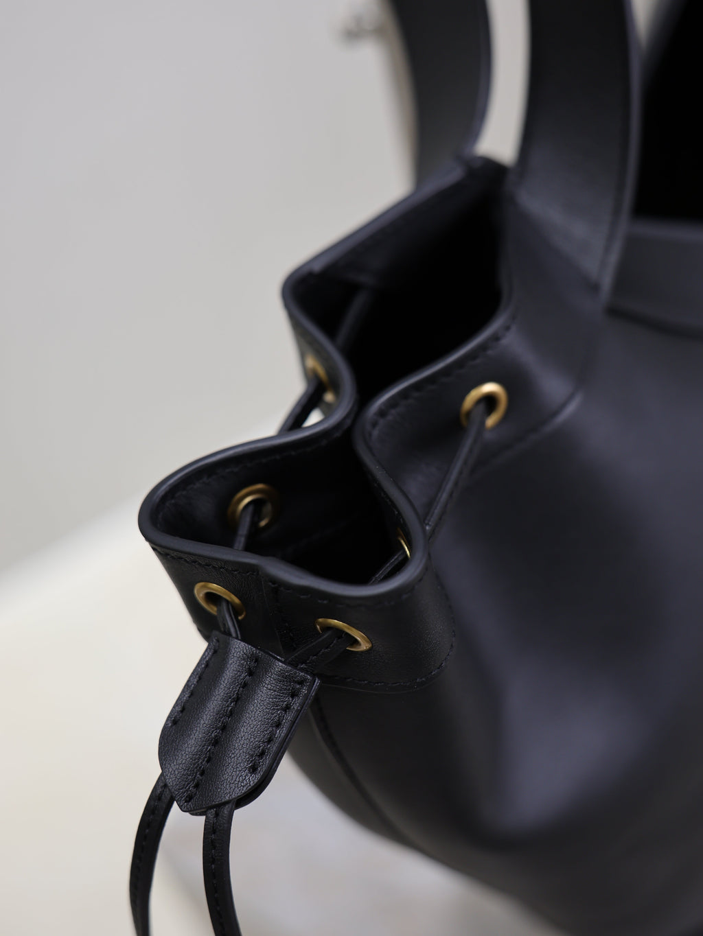 YSL 25S Y LARGE HOBO 50 IN BLACK CALFSKIN GOLD HARDWRE