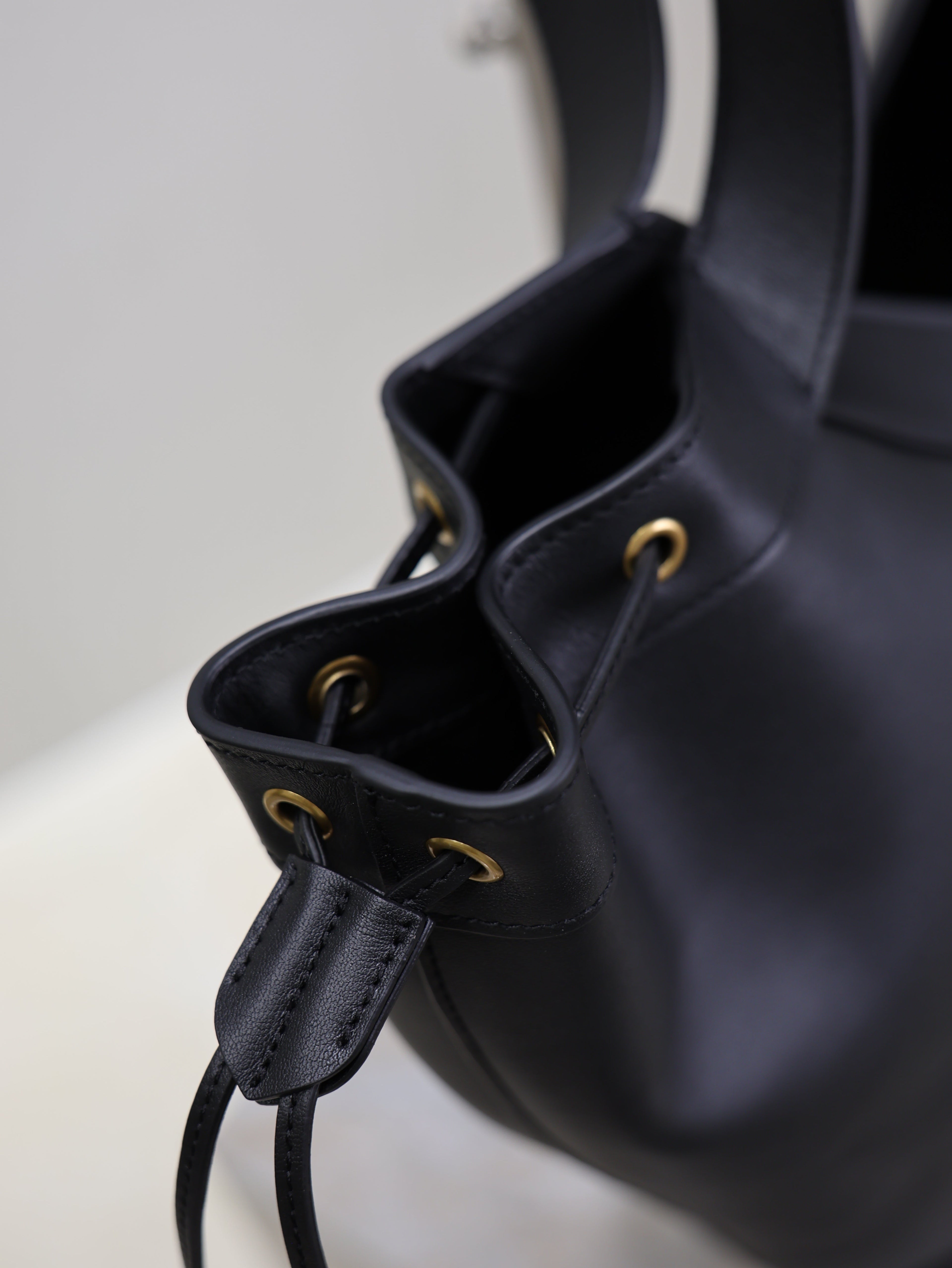 YSL 25S Y LARGE HOBO 50 IN BLACK CALFSKIN GOLD HARDWARE