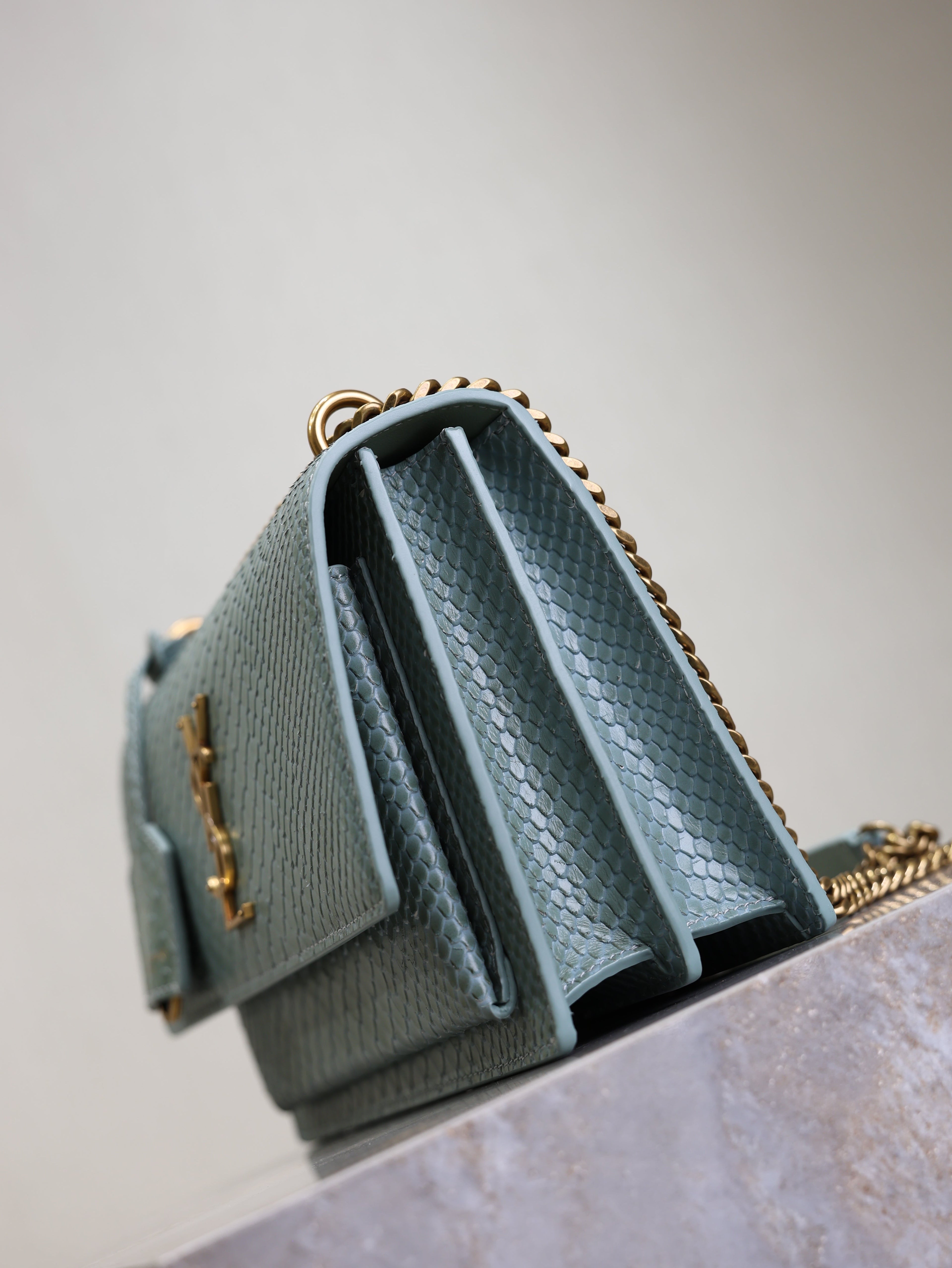 YSL 25S SUNSET MEDIUM 22 IN LIGHT BLUE CROCODILE-EMBOSSED CALFSKIN GOLD HARDWRE