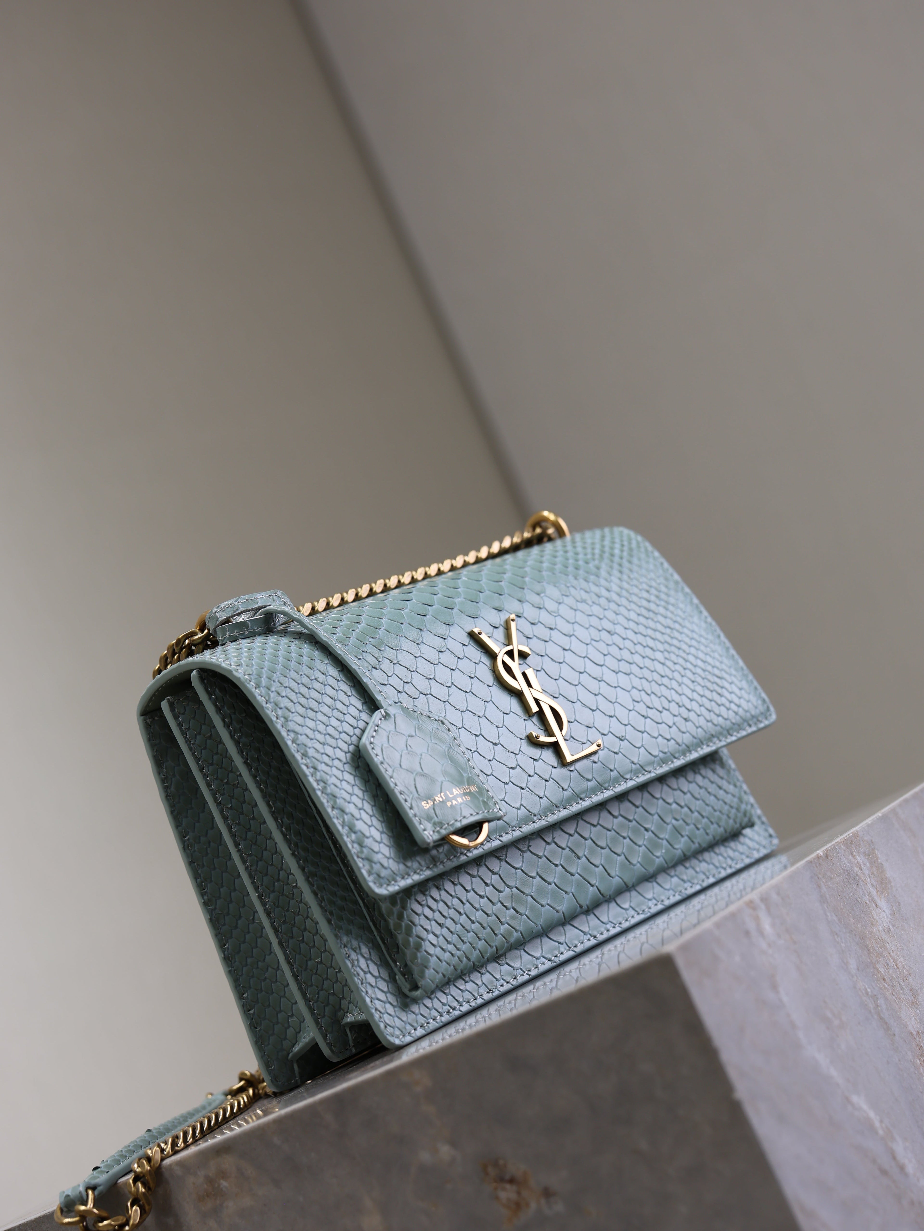 YSL 25S SUNSET MEDIUM 22 IN LIGHT BLUE CROCODILE-EMBOSSED CALFSKIN GOLD HARDWARE